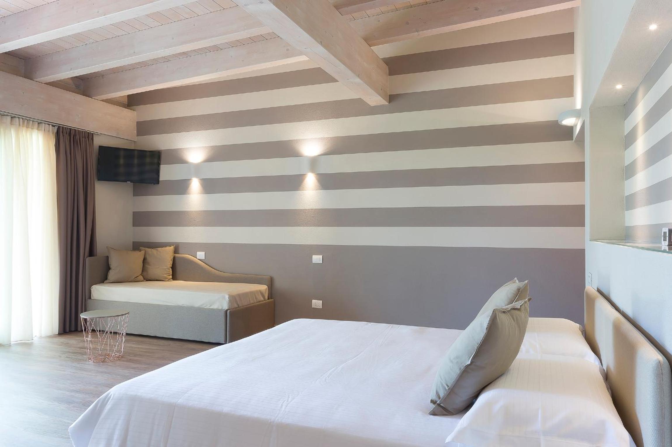 Junior Suite with Garden View - Photo 10