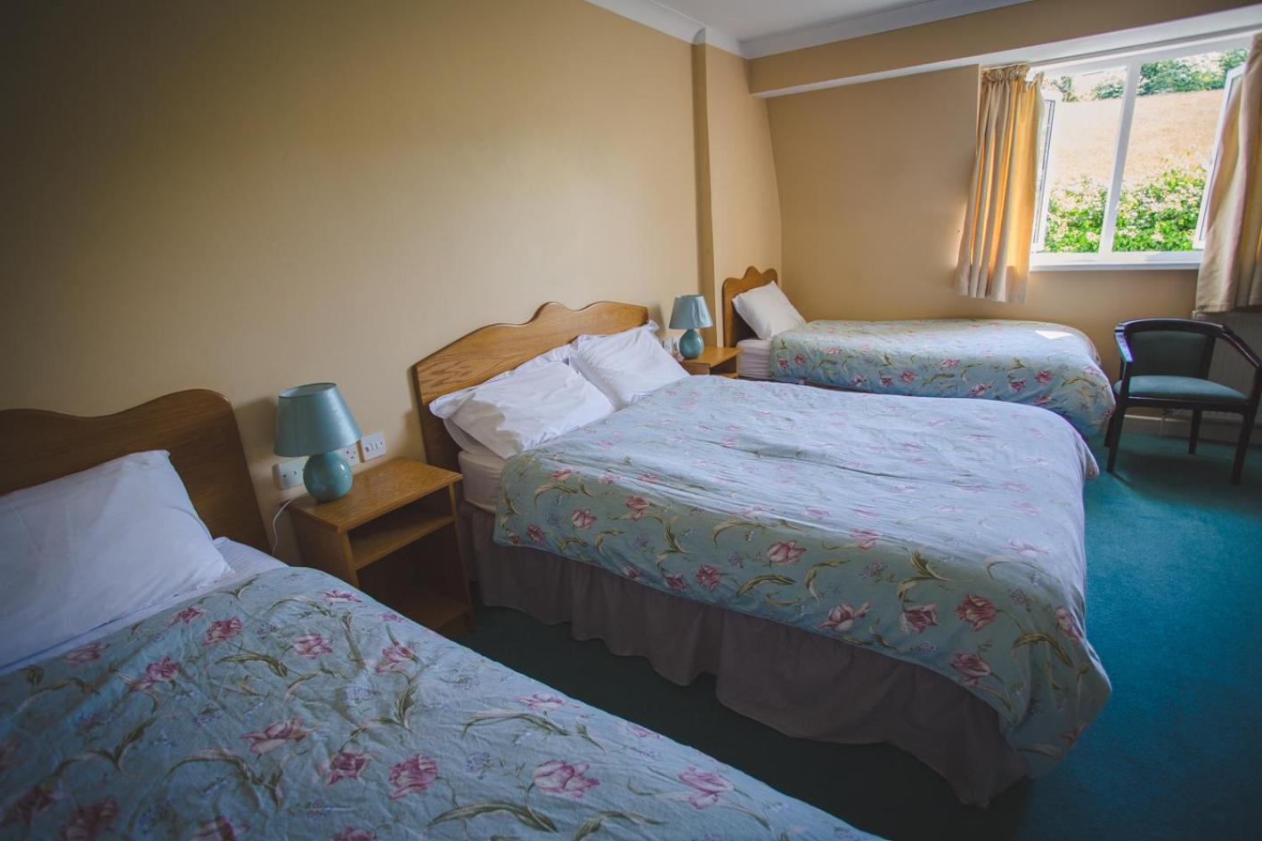 Family Room (2 Adults + 2 Children)