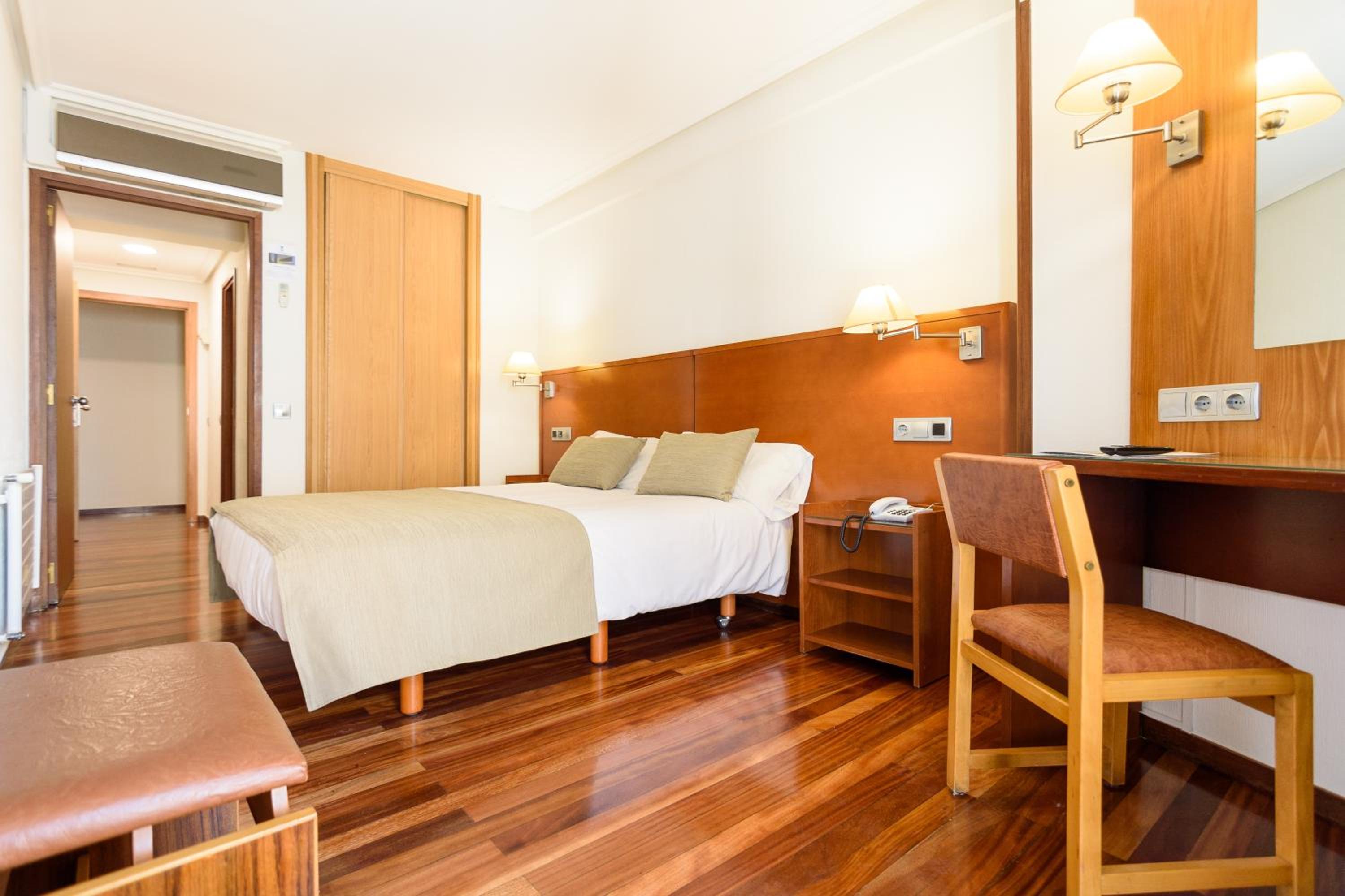 Double or Twin Room - Photo 13