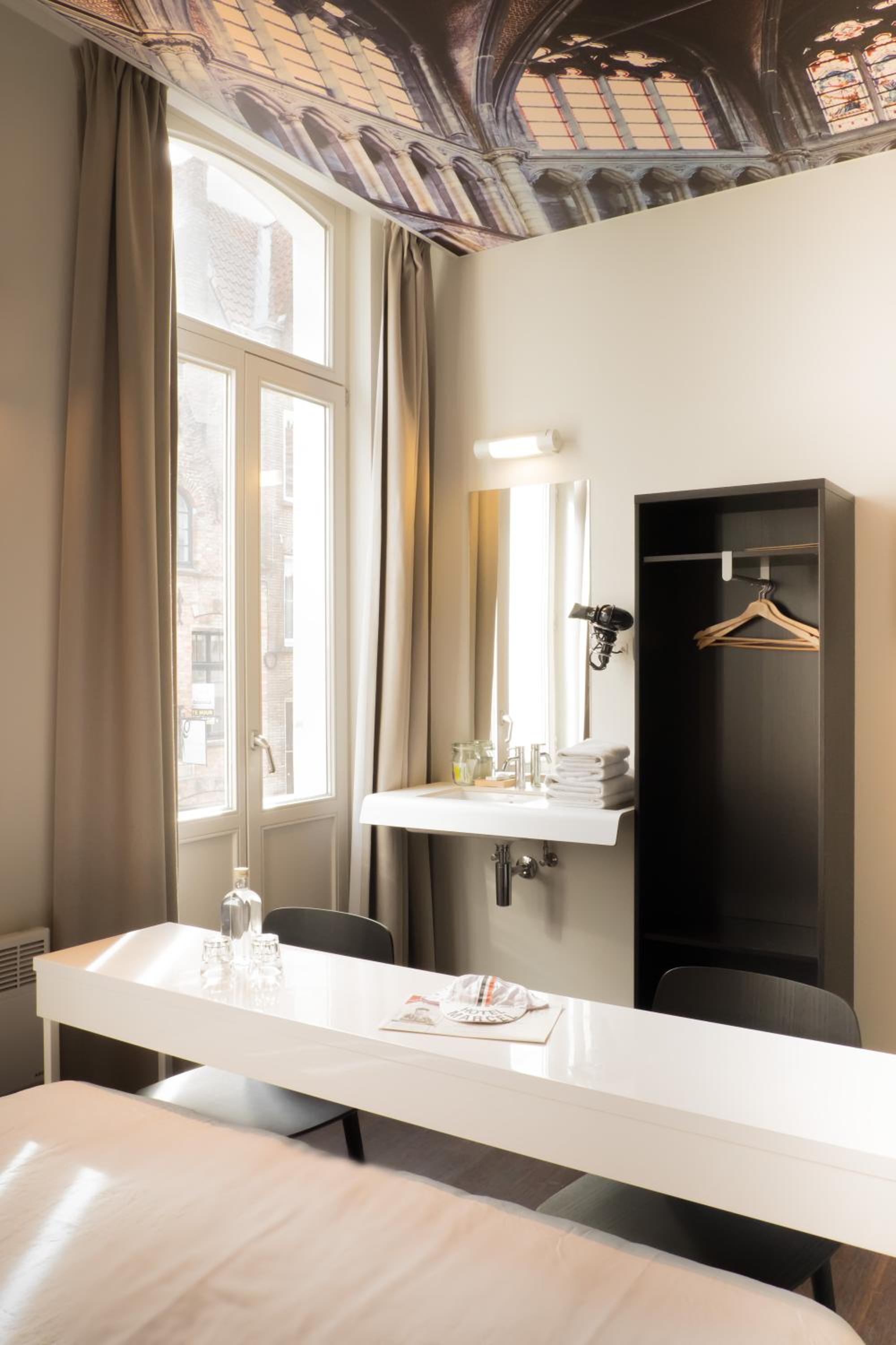 Standard Double Room - Photo 7