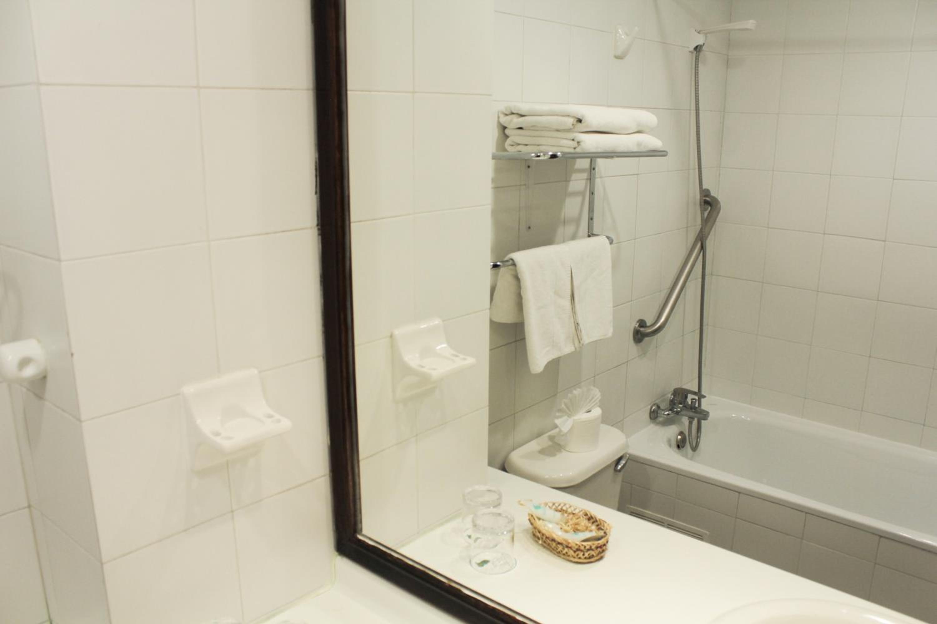 Standard Double Room - Photo 8