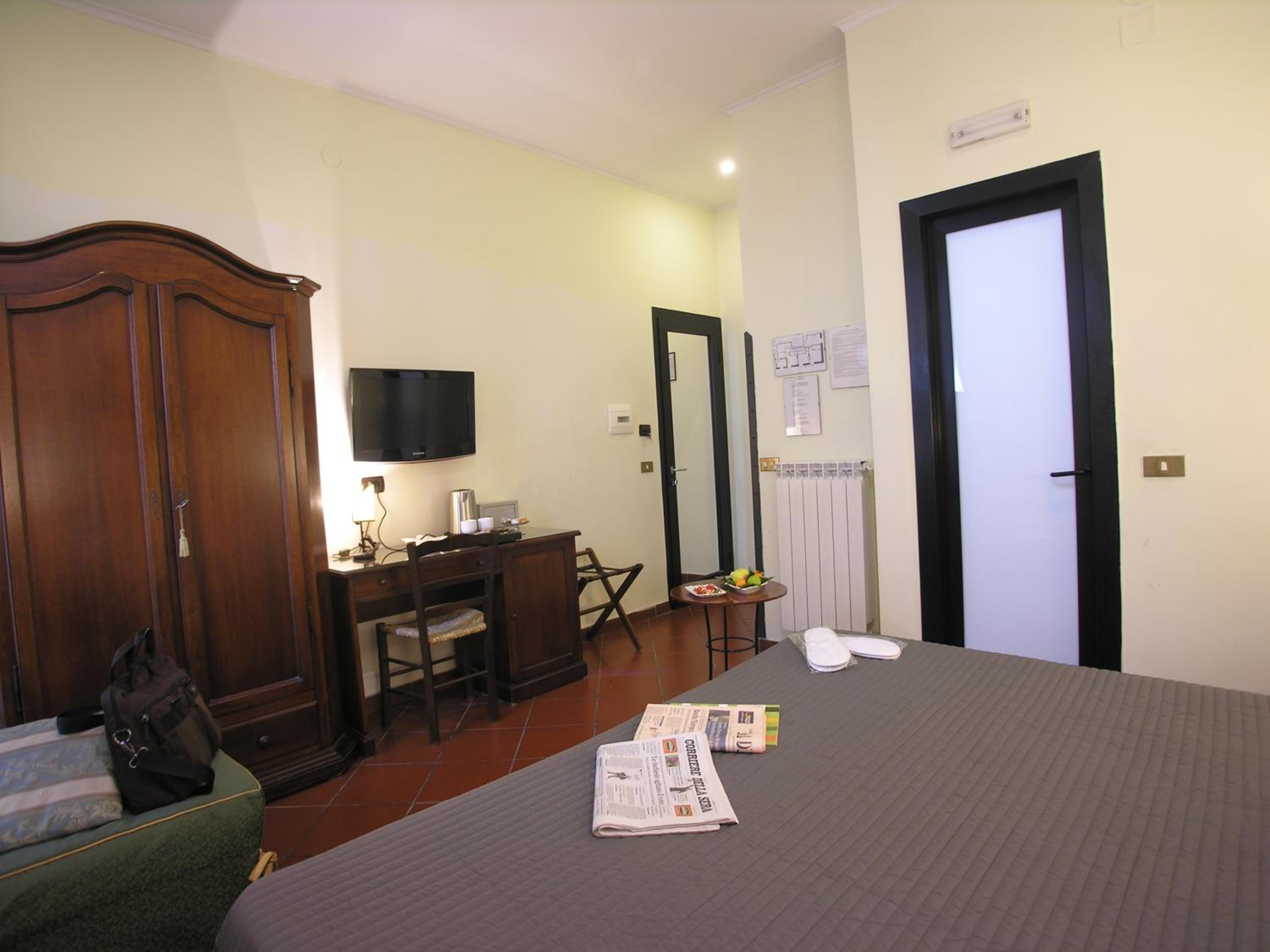 Double or Twin Room - Photo 7