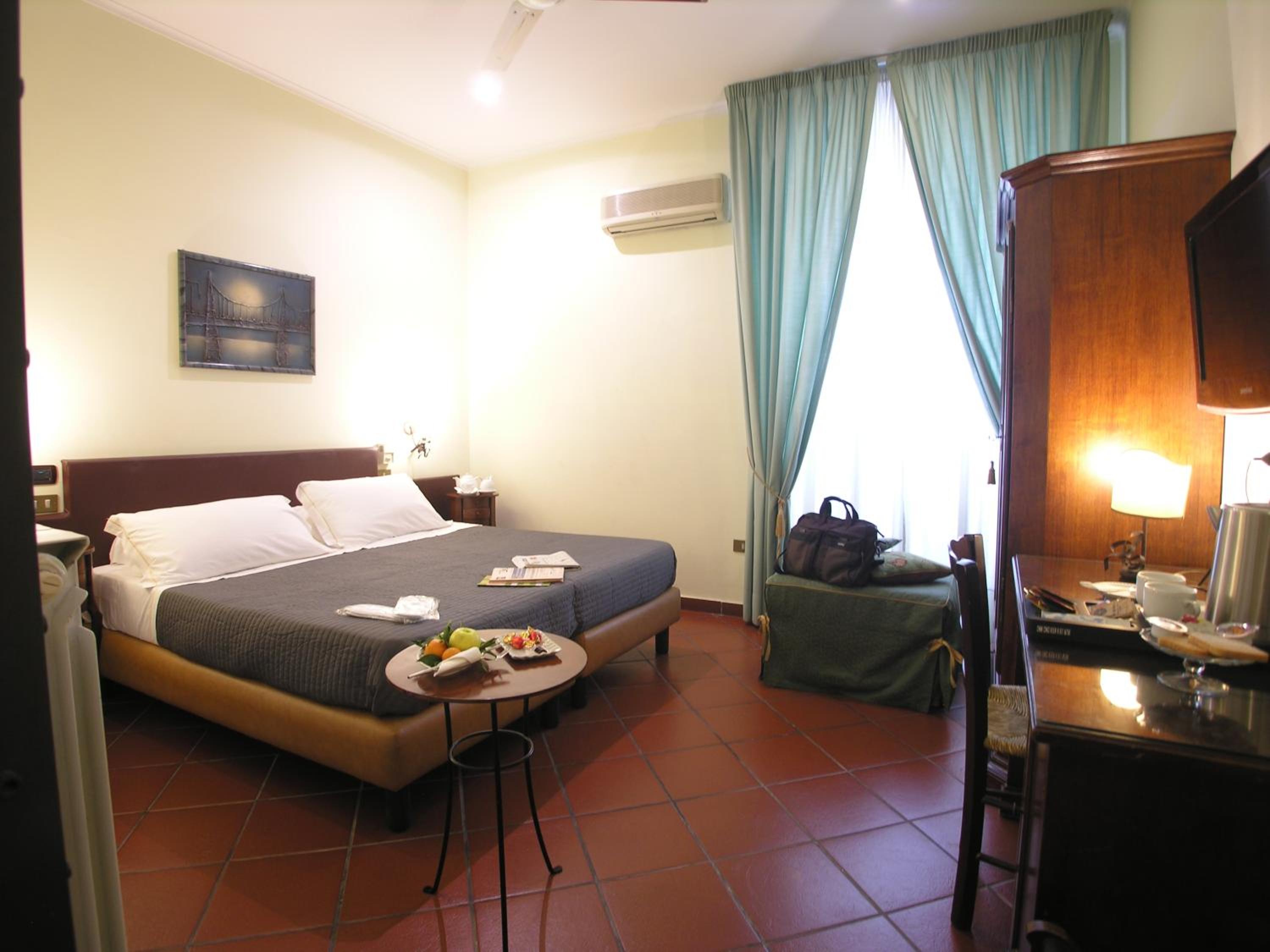 Double or Twin Room - Photo 5
