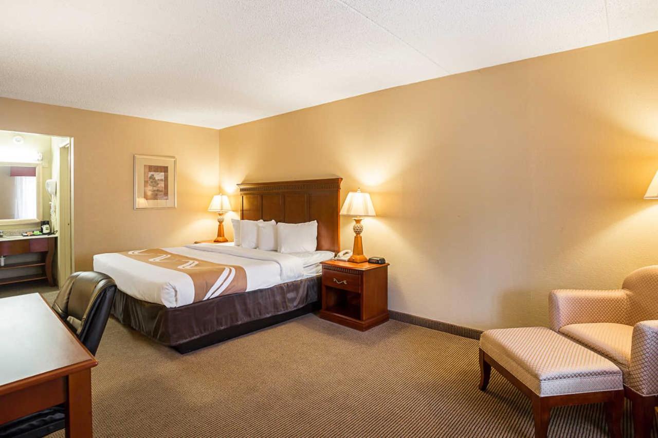 King Room - Non-Smoking photo 2