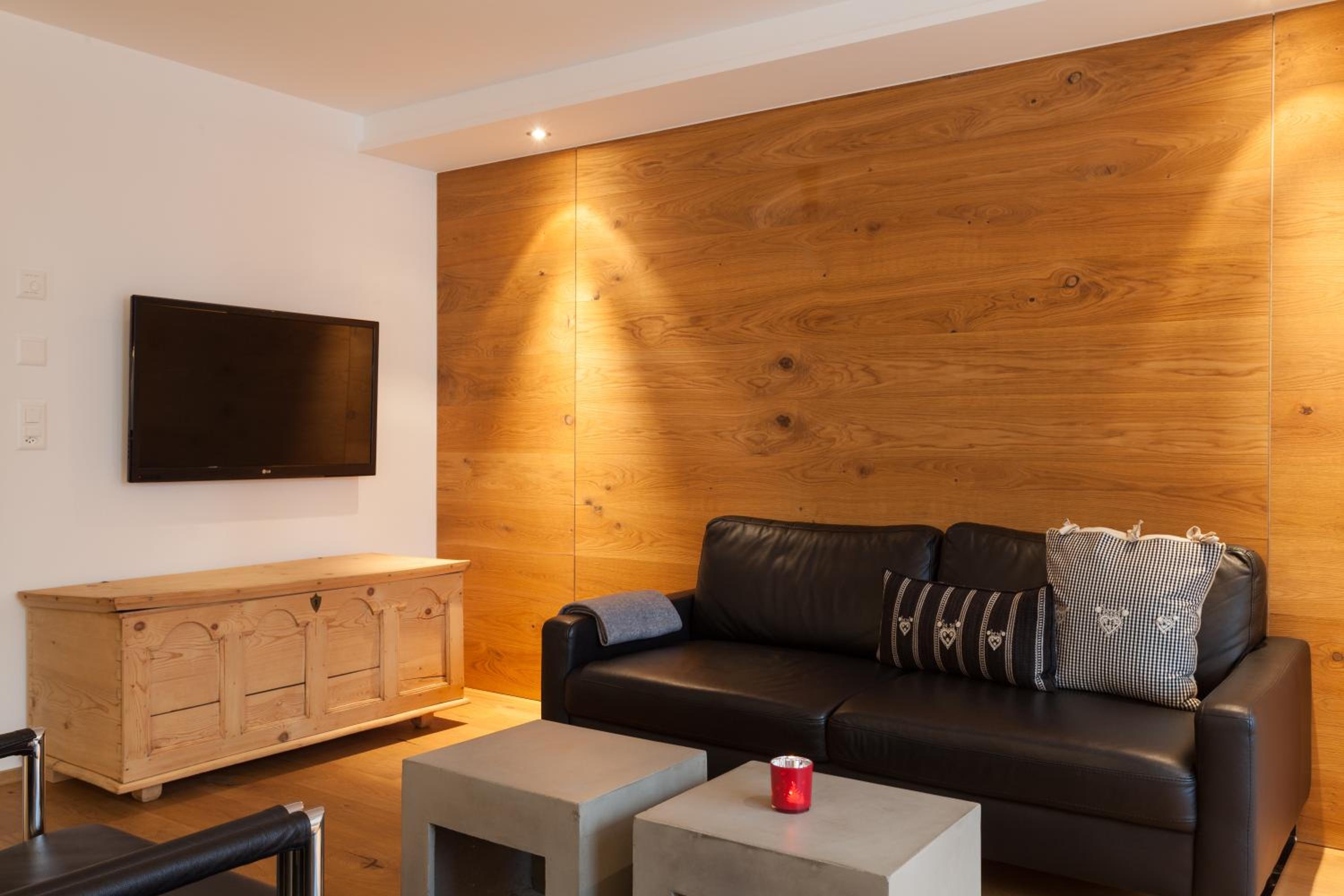 Superior Two-Bedroom Apartment - Photo 8