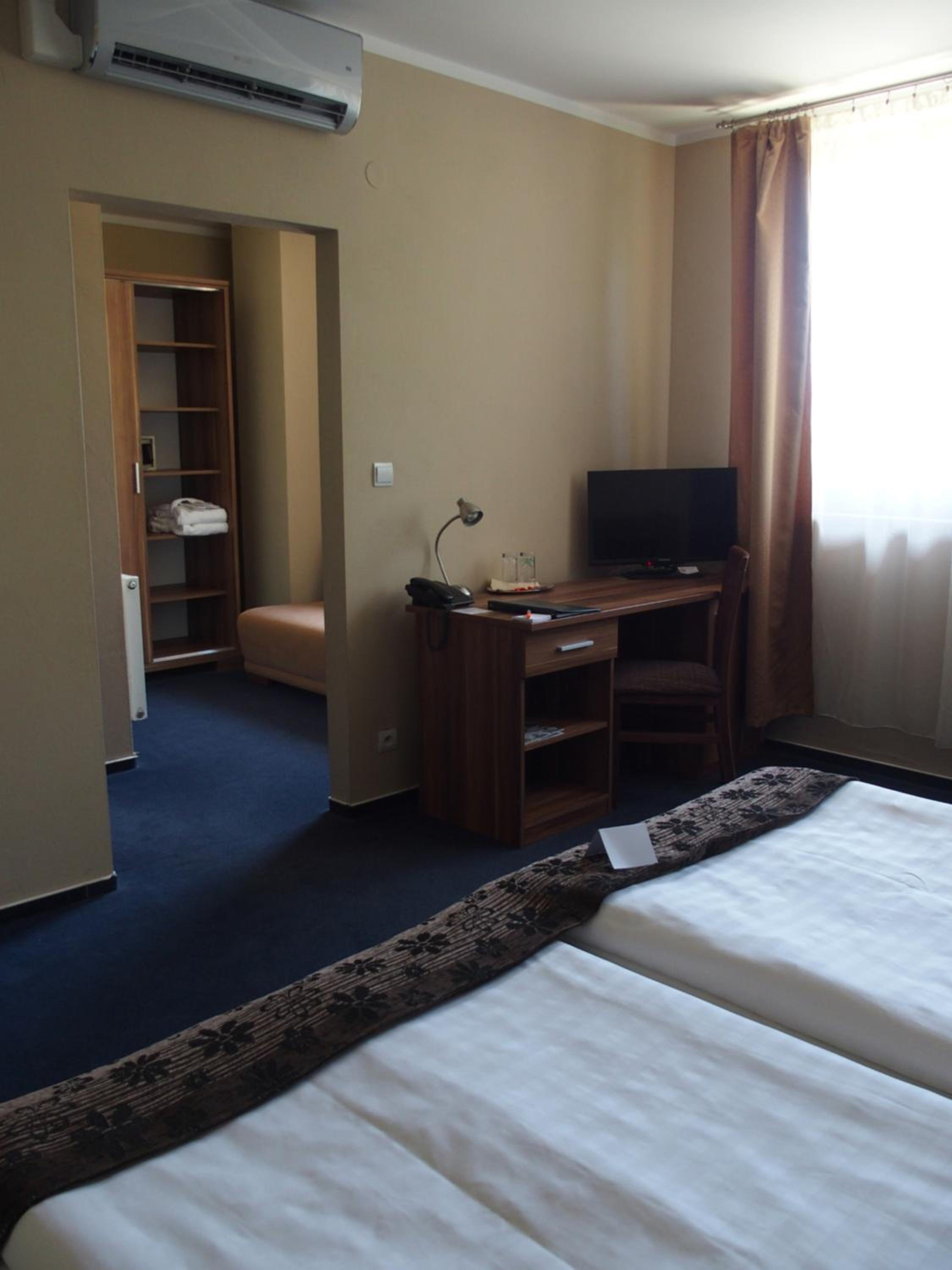 Double or Twin Room with Air Conditioning photo 1