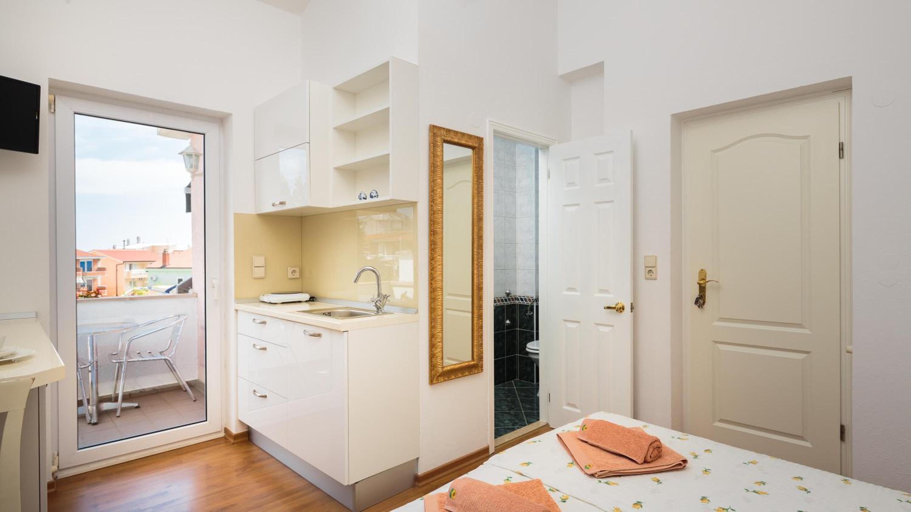 Studio Apartment
