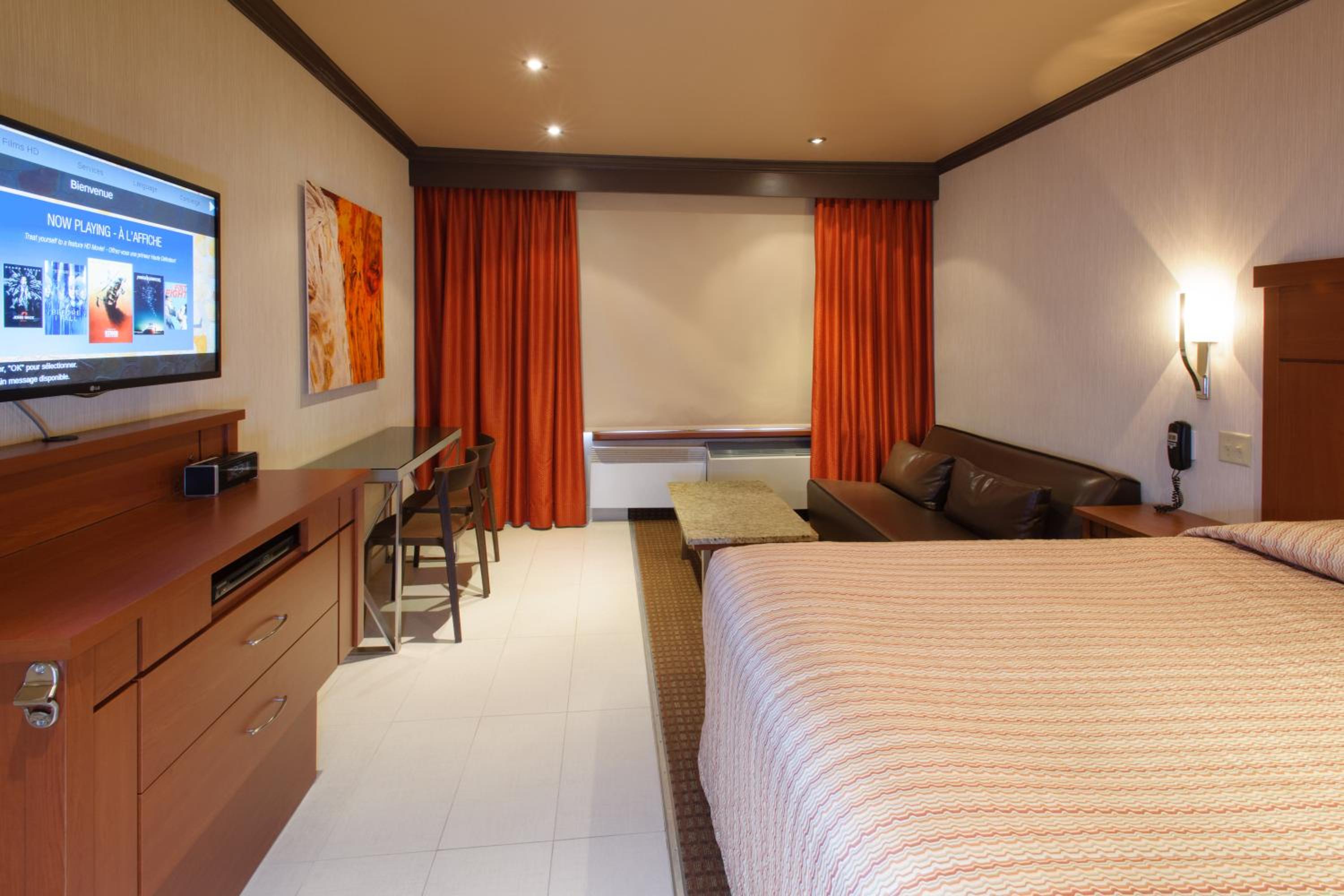 Queen Room photo 2
