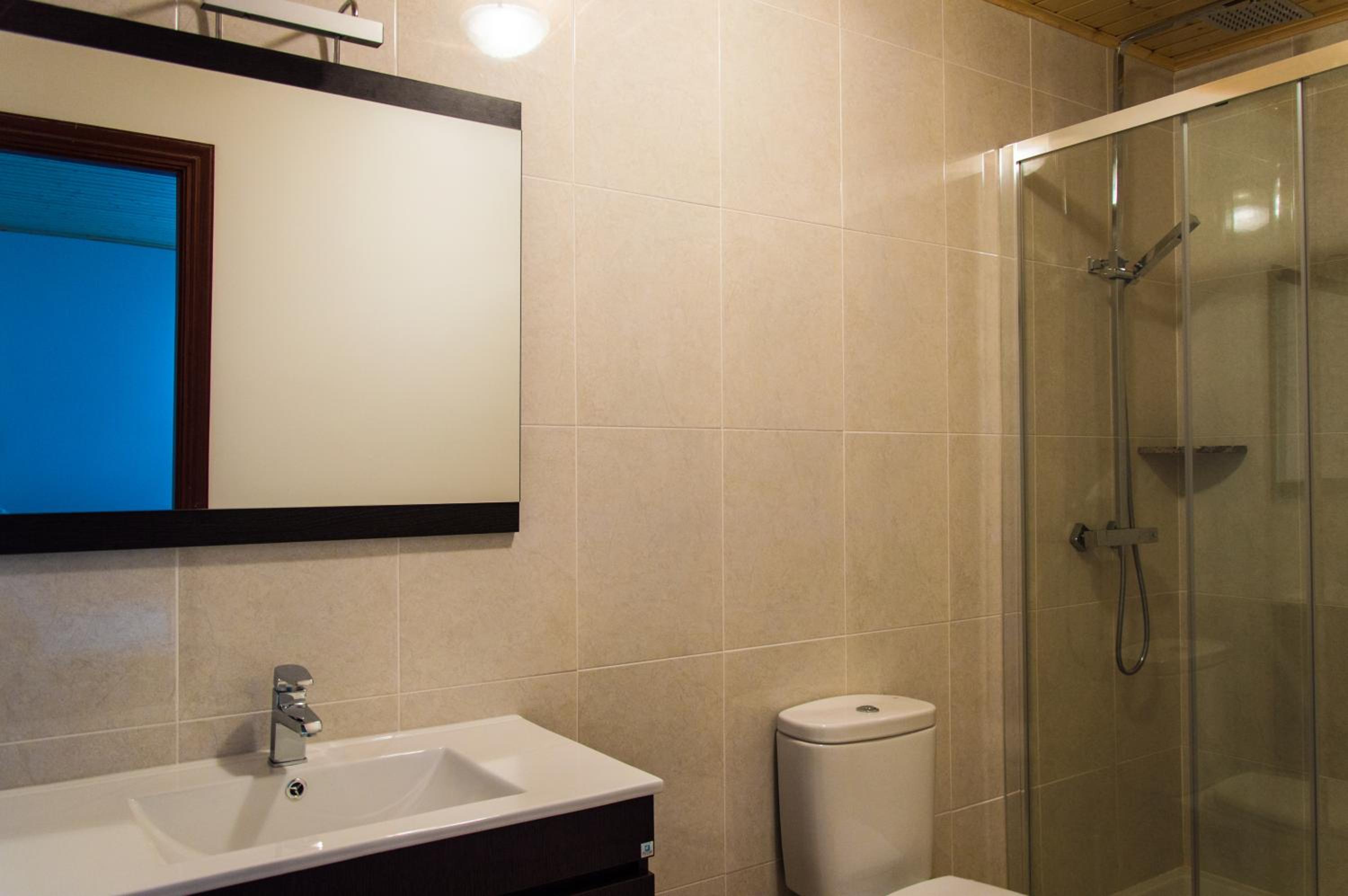 Two-Bedroom Apartment with Garden View - Photo 6
