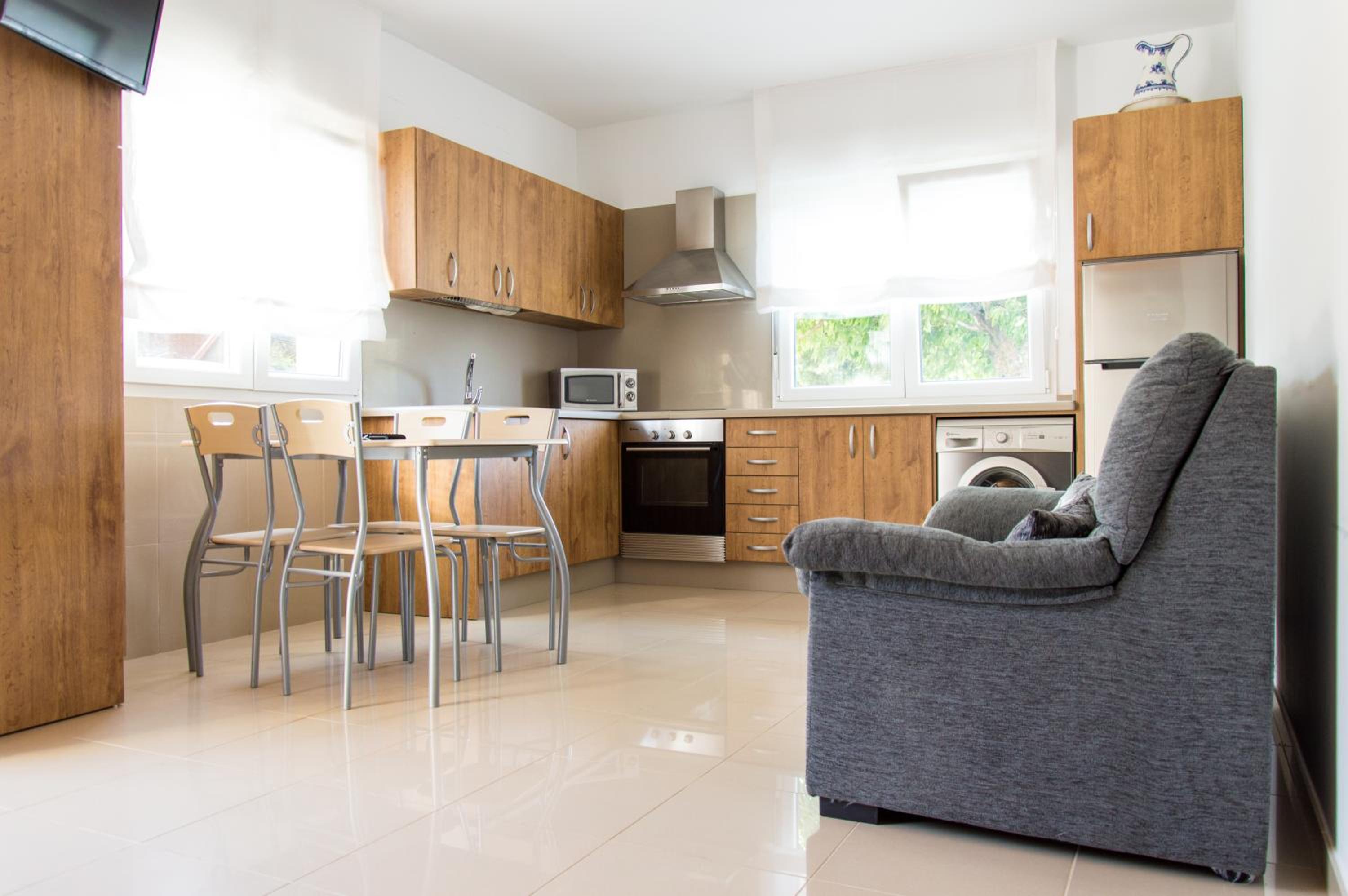 Two-Bedroom Apartment with Garden View - Photo 4
