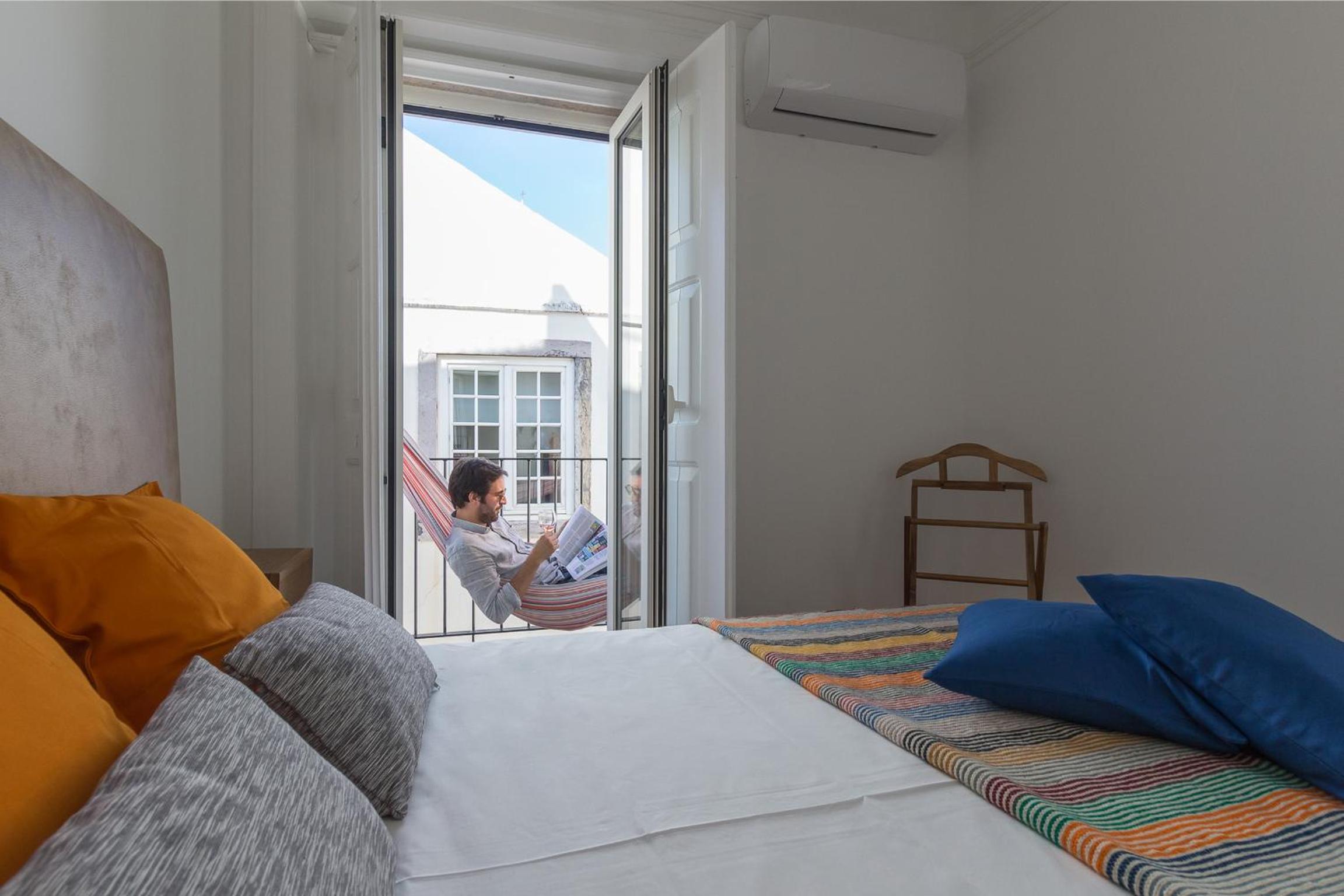 Apartment with Balcony - Photo 10