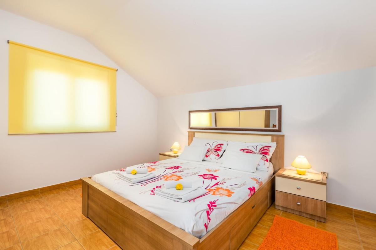 Apartment with Sea View photo 2