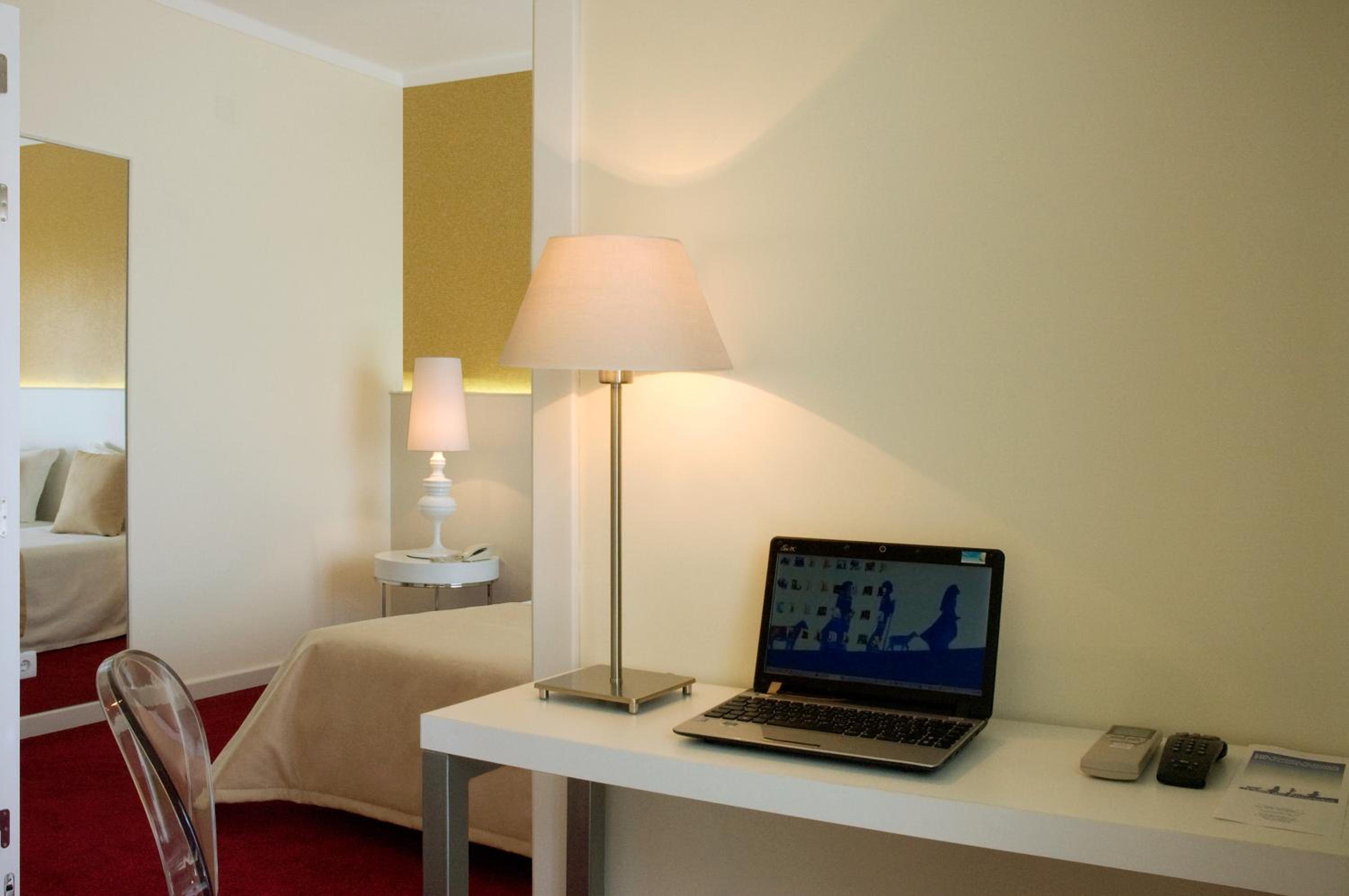 Double or Twin Room - Photo 6