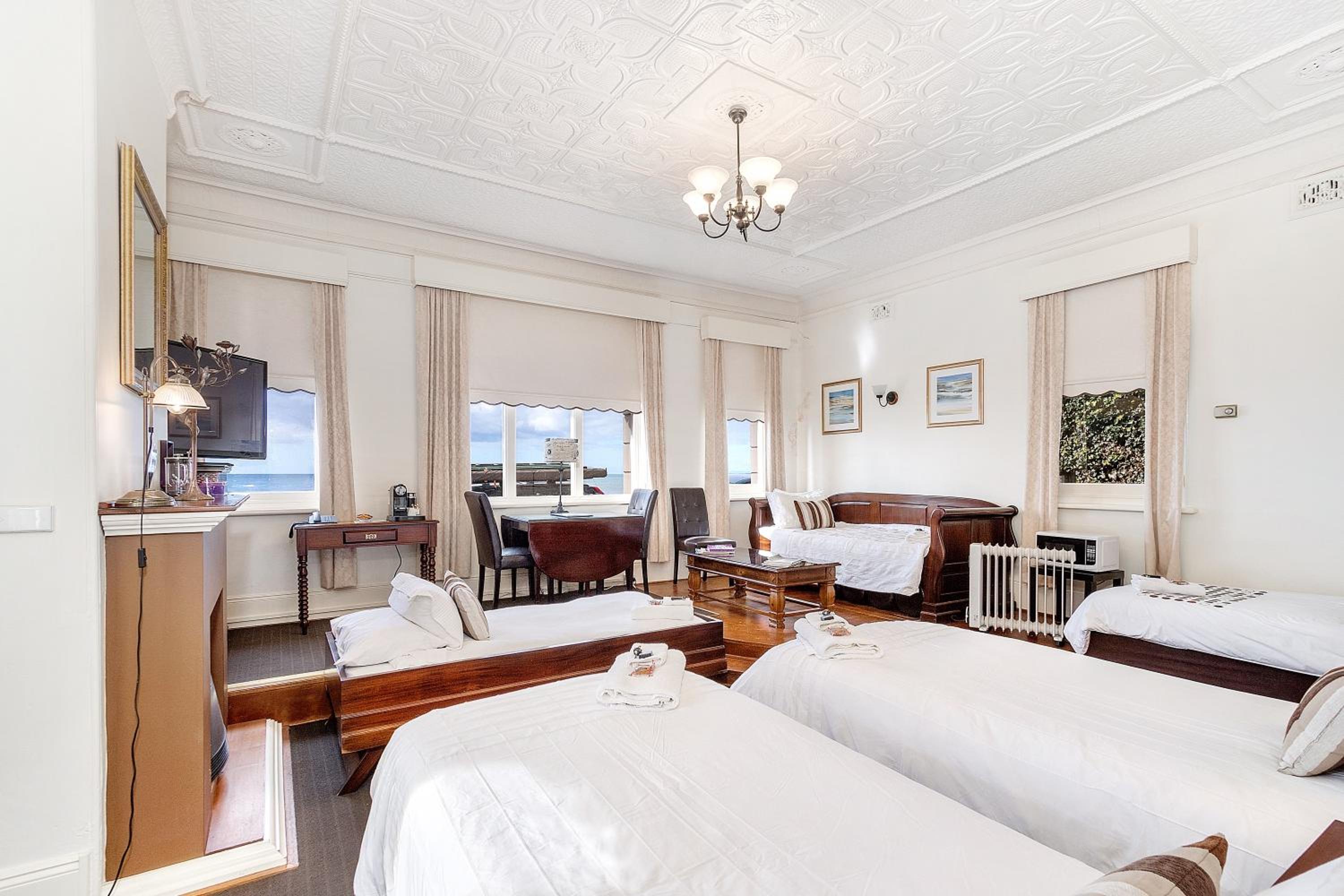 Deluxe Family Suite photo 1