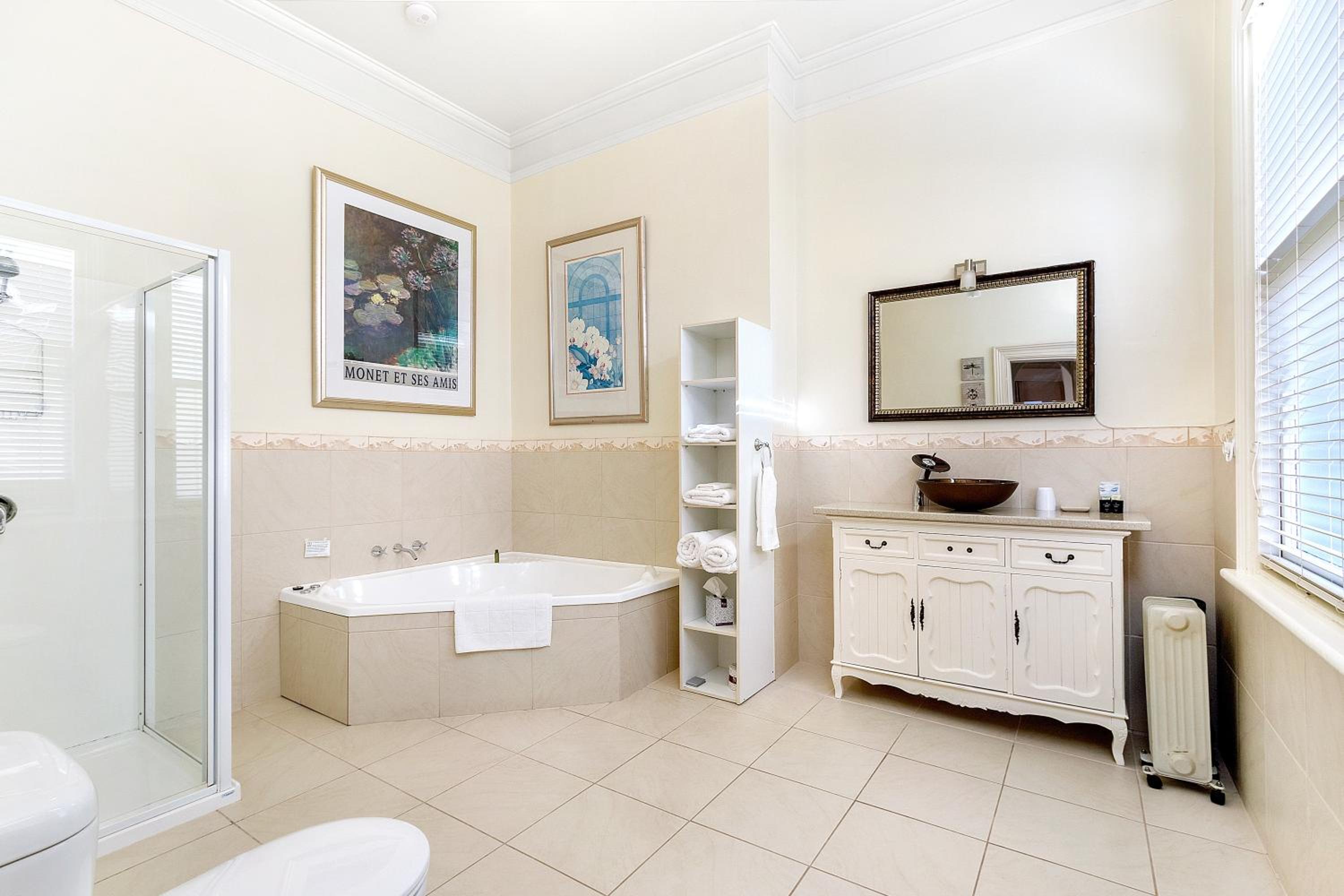 Deluxe Family Suite photo 3