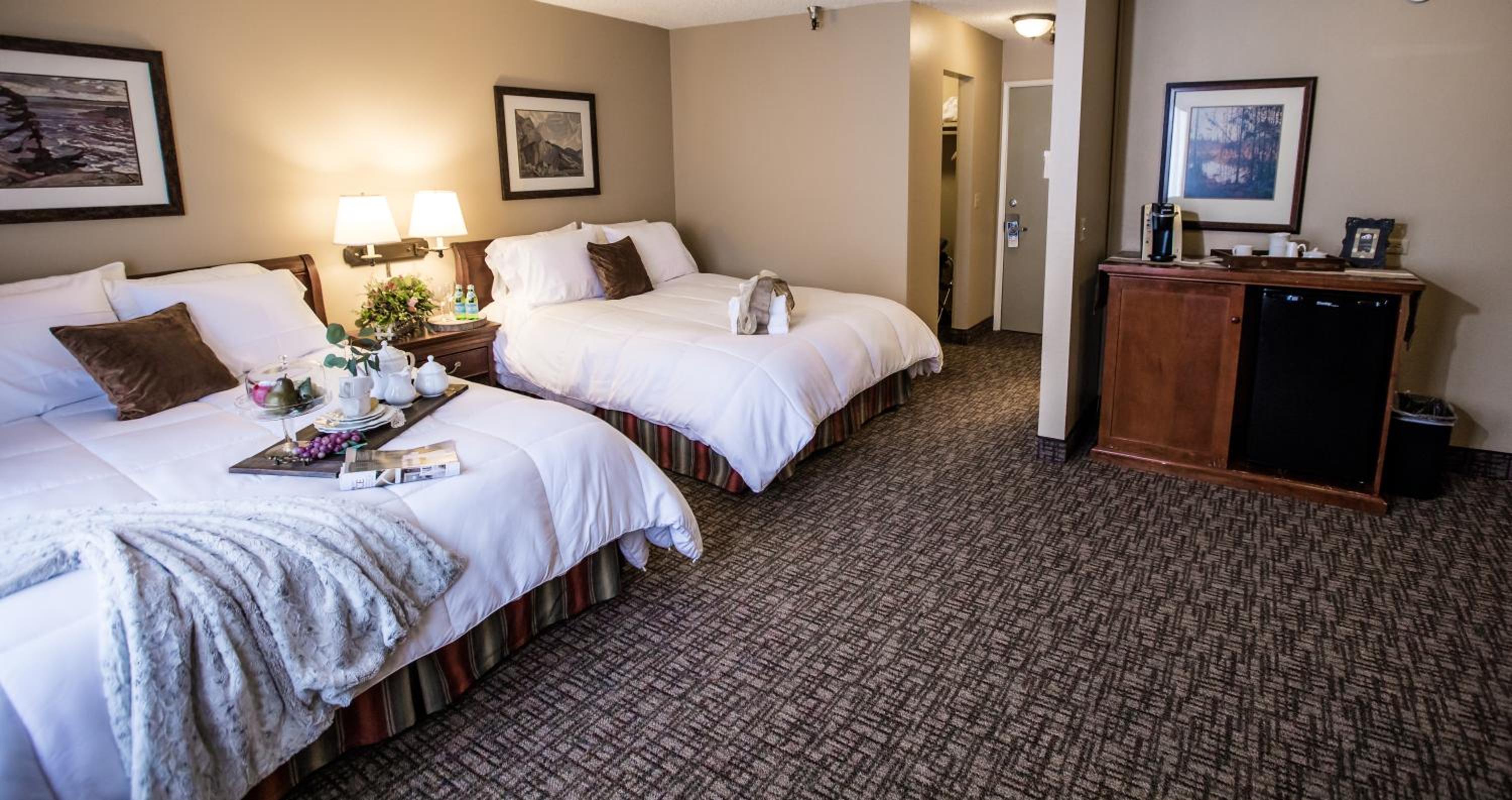 Queen Room with Two Queen Beds - Lower Floor/Non-Smoking - Photo 1