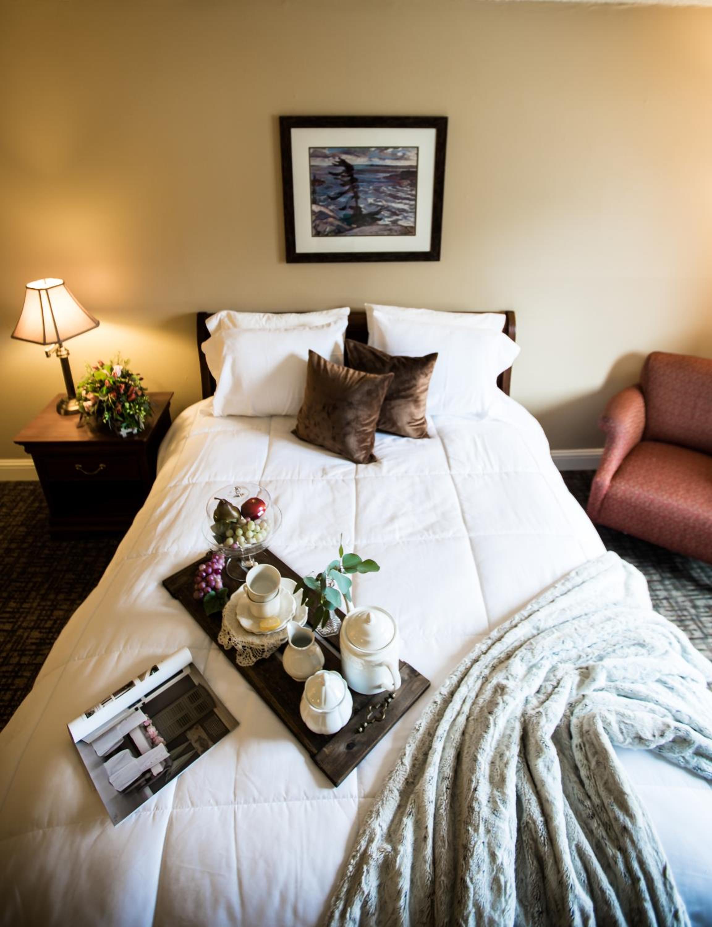 One-Bedroom King Suite with Water View - Non-Smoking - Photo 5