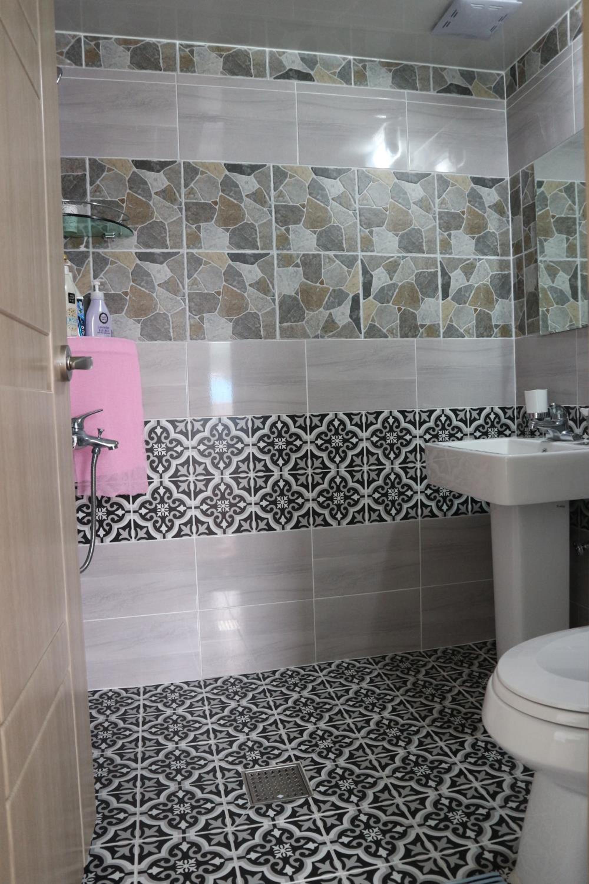 Family Room with Private Bathroom - Photo 36