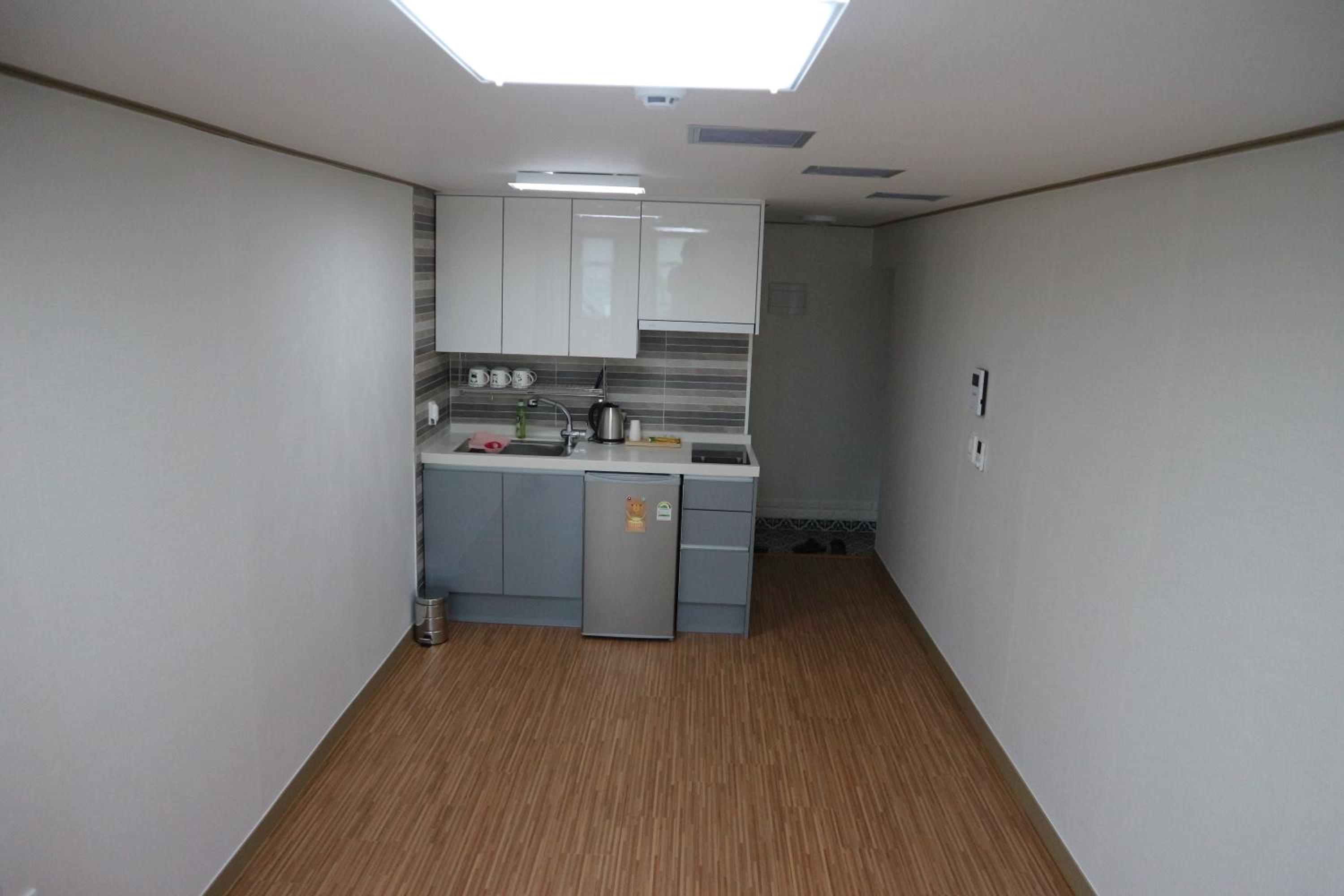 Family Room with Private Bathroom - Photo 35