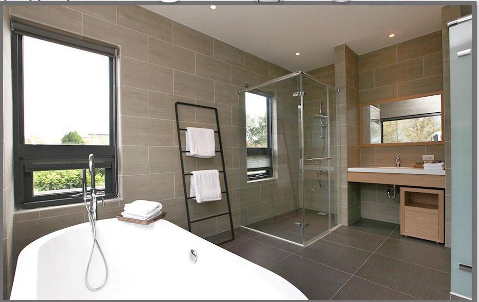 Quadruple Room with Bath photo 3