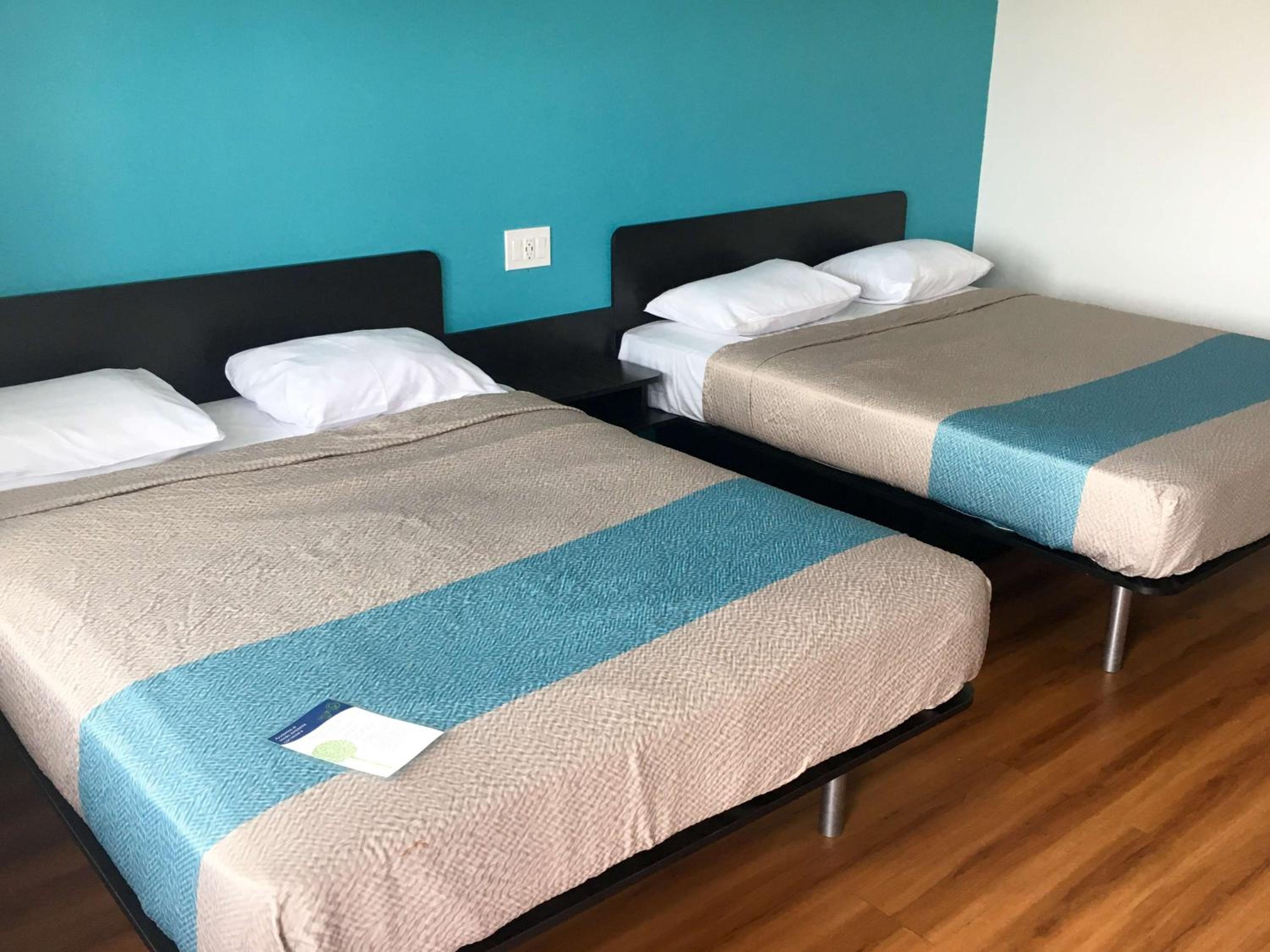 Deluxe Queen Room with Two Queen Beds - Non-Smoking - Photo 1