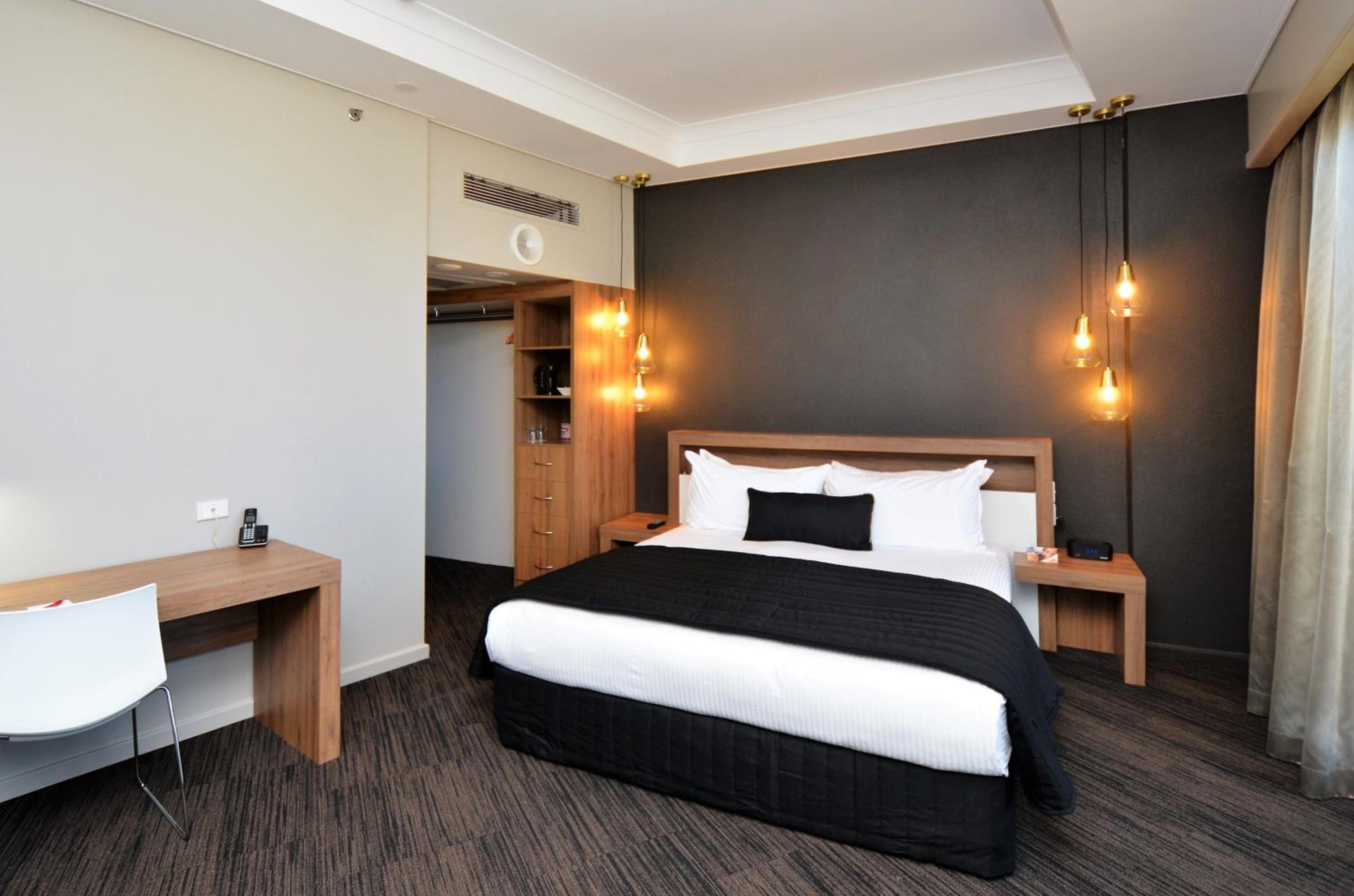 Executive Suite - Photo 5
