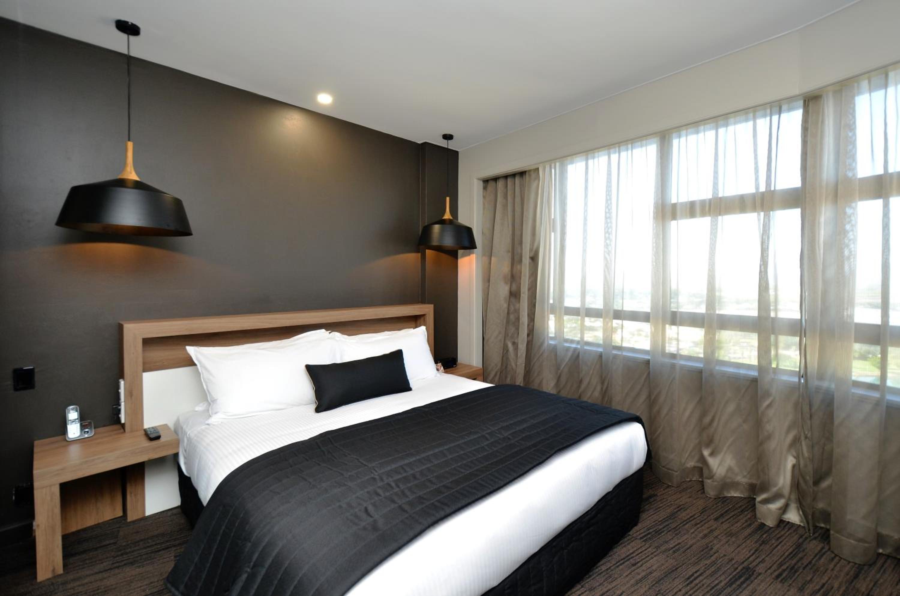 Executive Suite - Photo 4