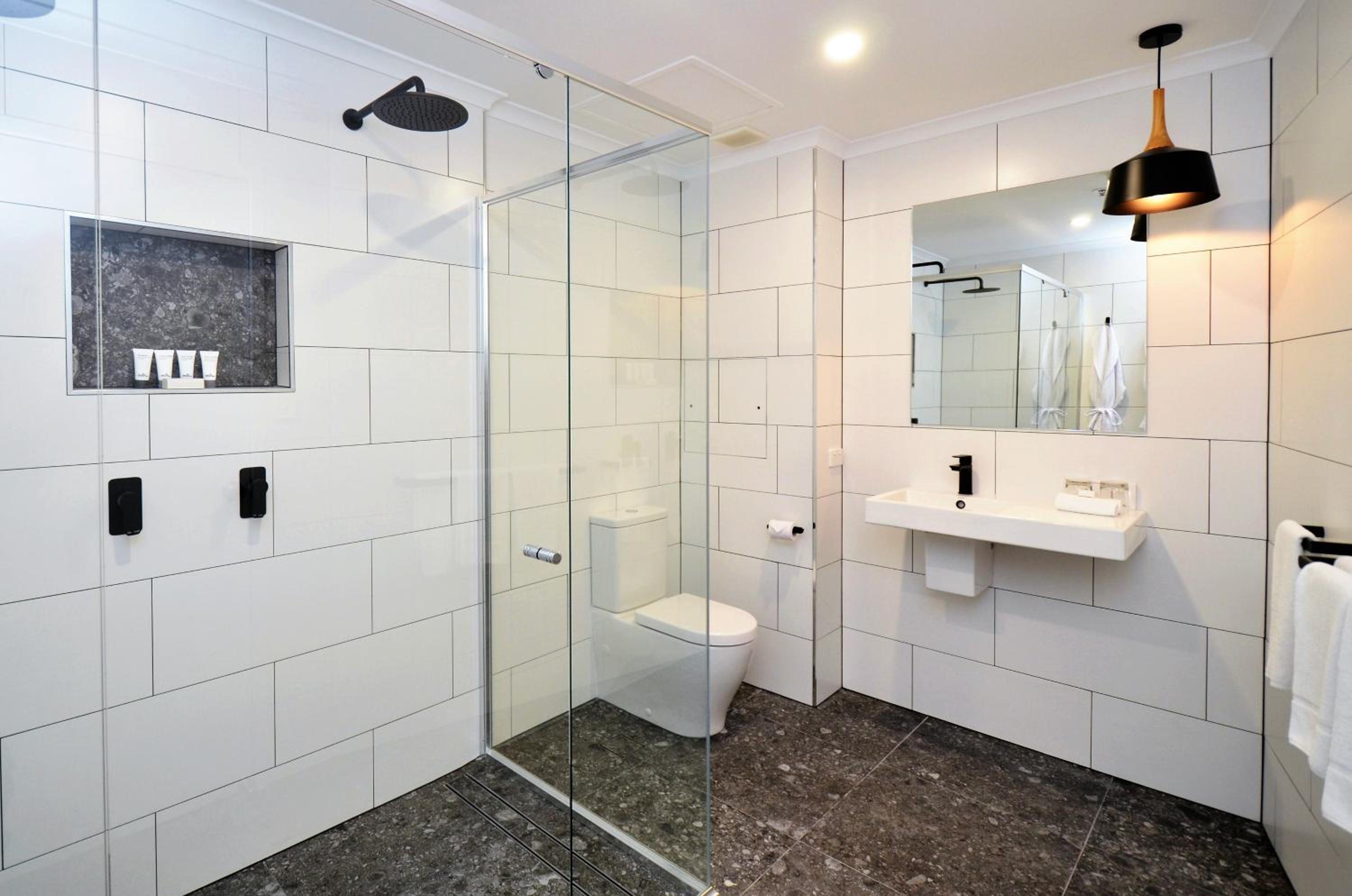 Executive Suite - Photo 3