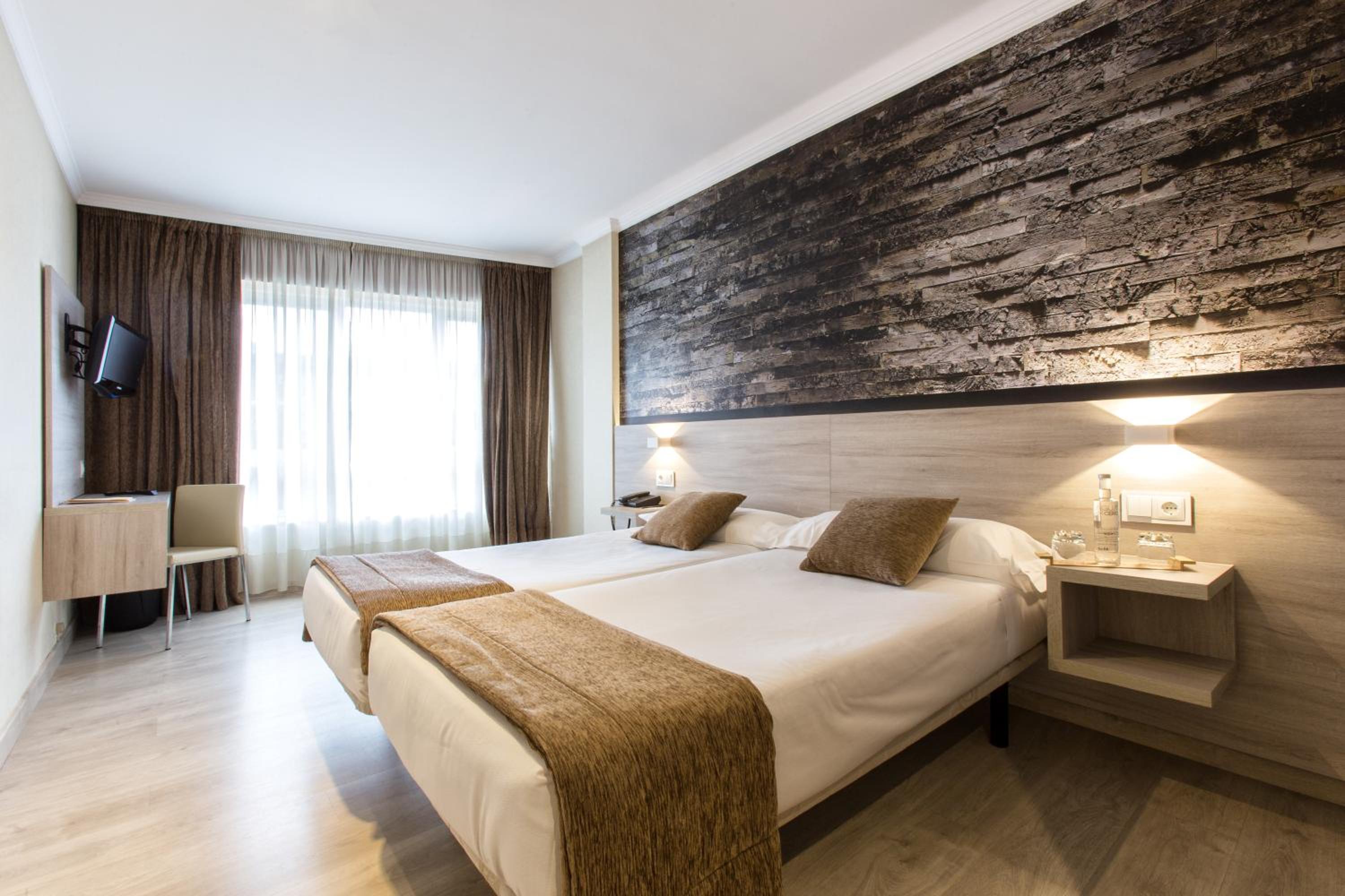 Superior Twin Room - Photo 9