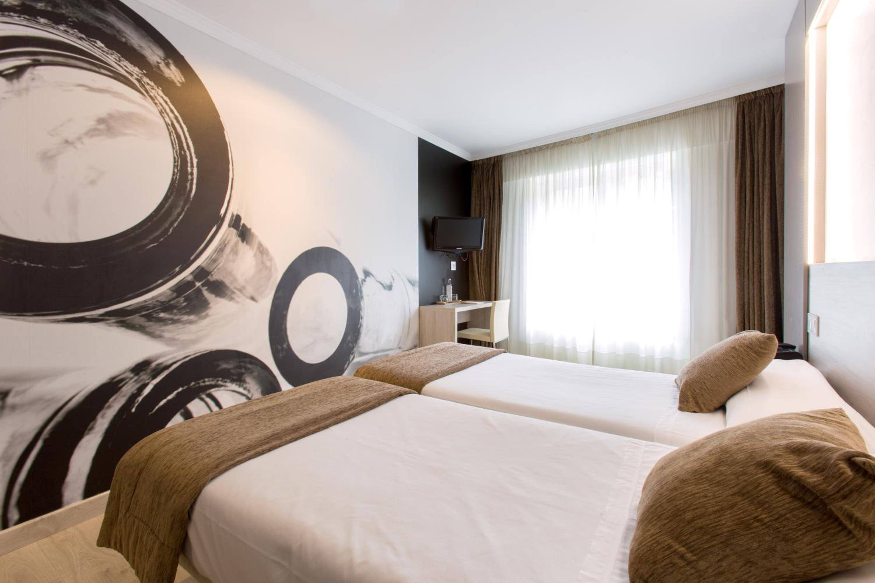 Double or Twin Room - Photo 10