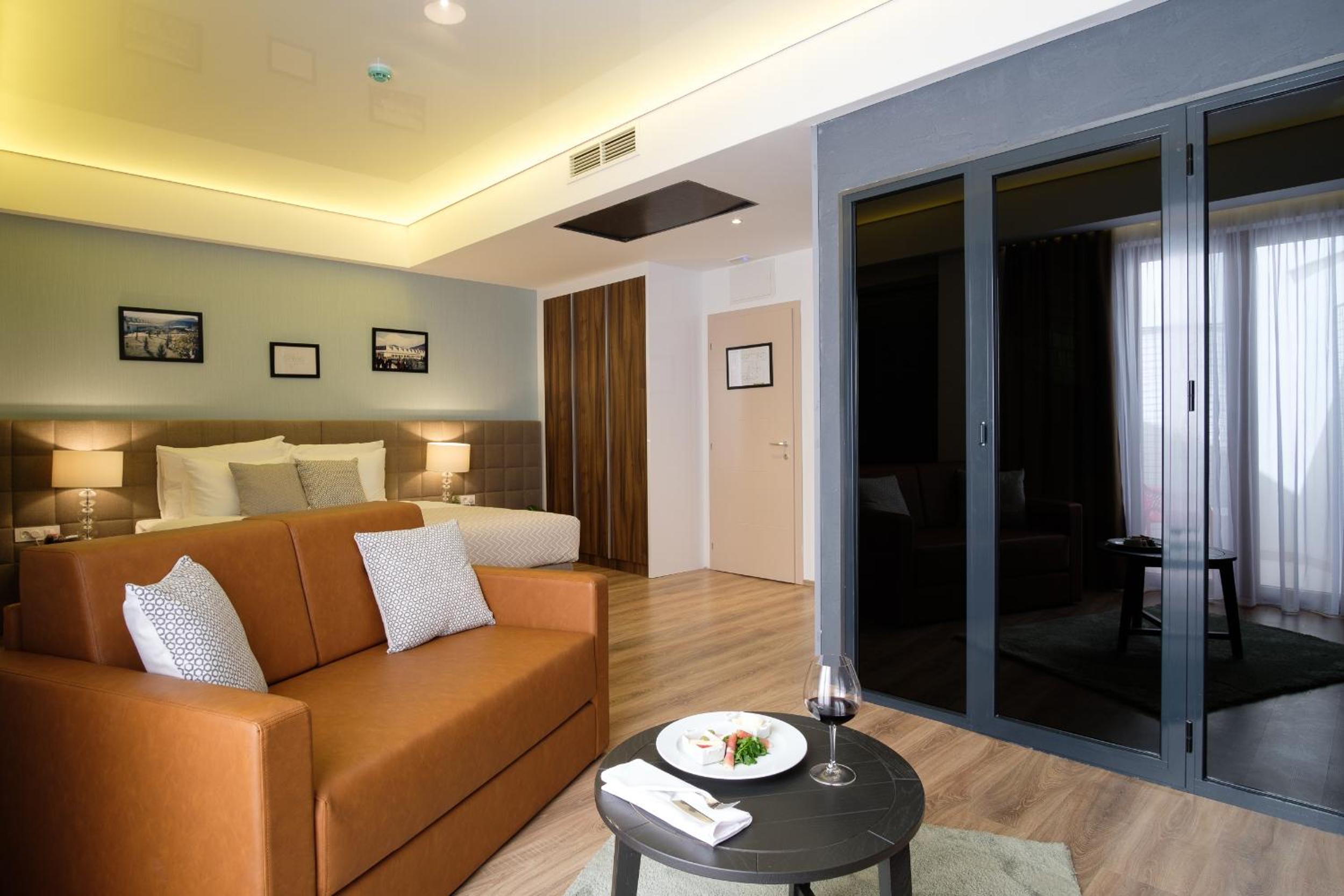 Deluxe King/Twin Room with Balcony photo 1