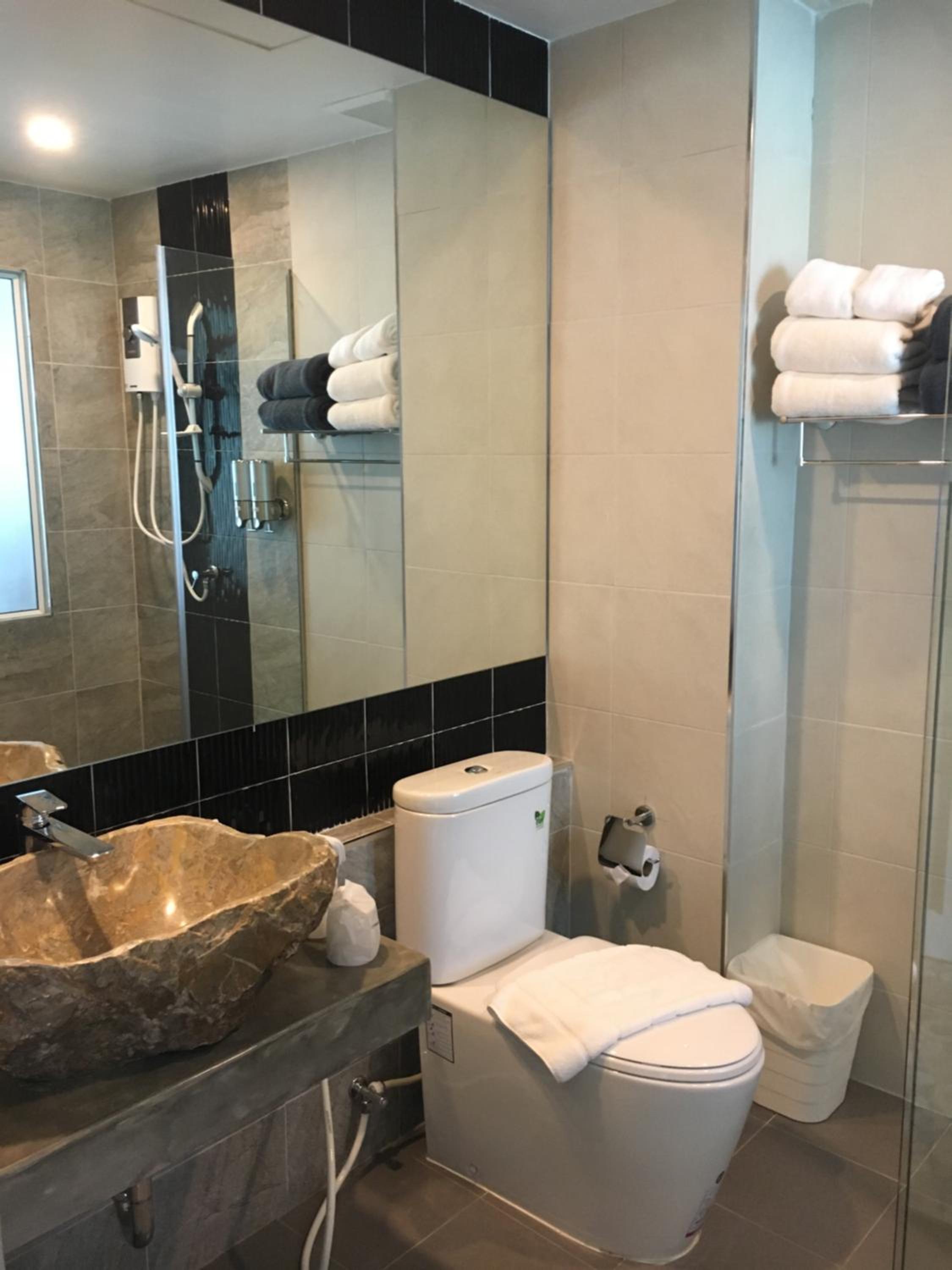 Deluxe Double or Twin Room - Photo 11