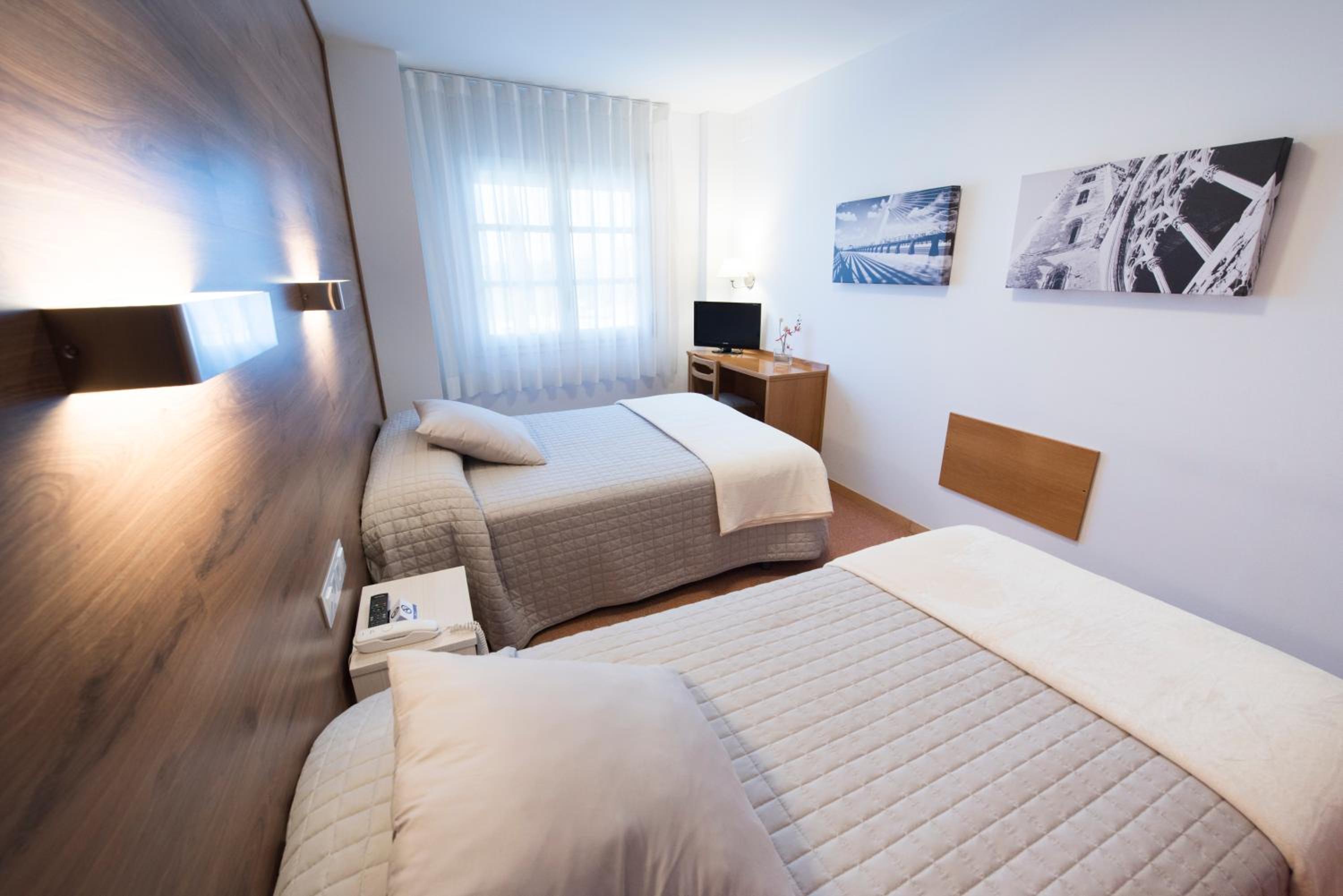Double Room - Photo 5