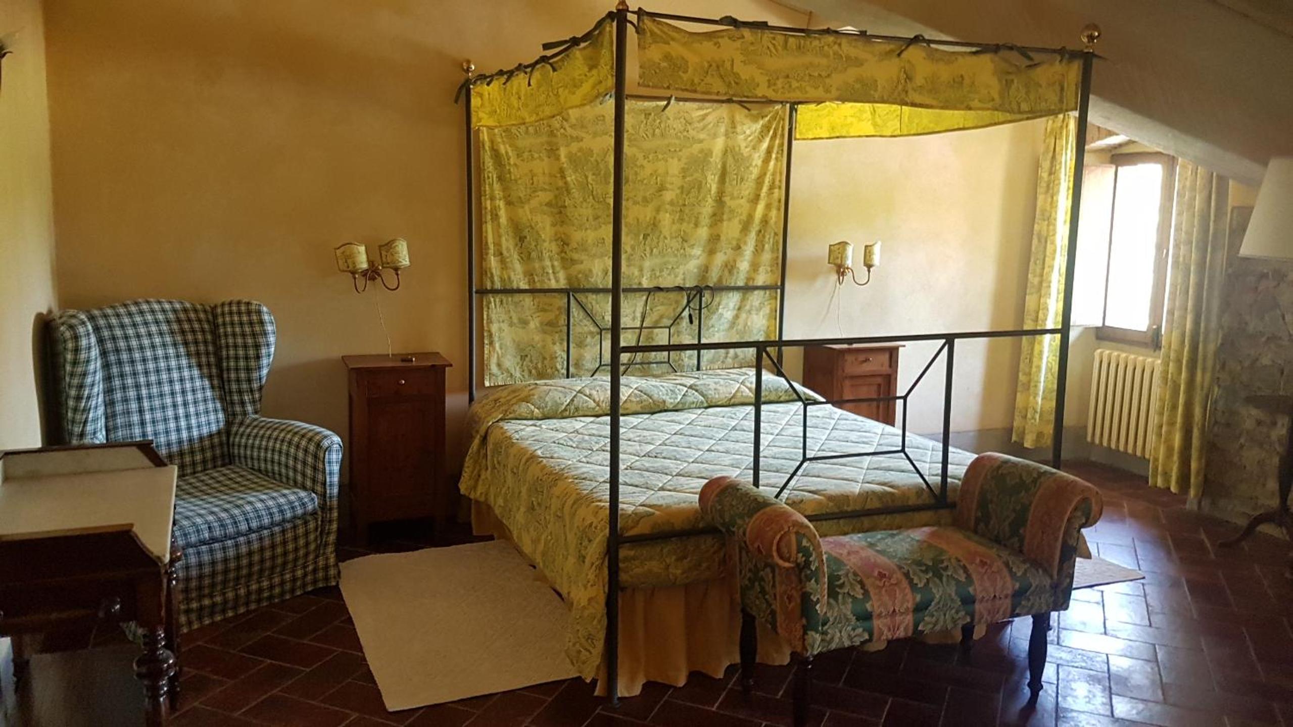Double Room - Photo 12
