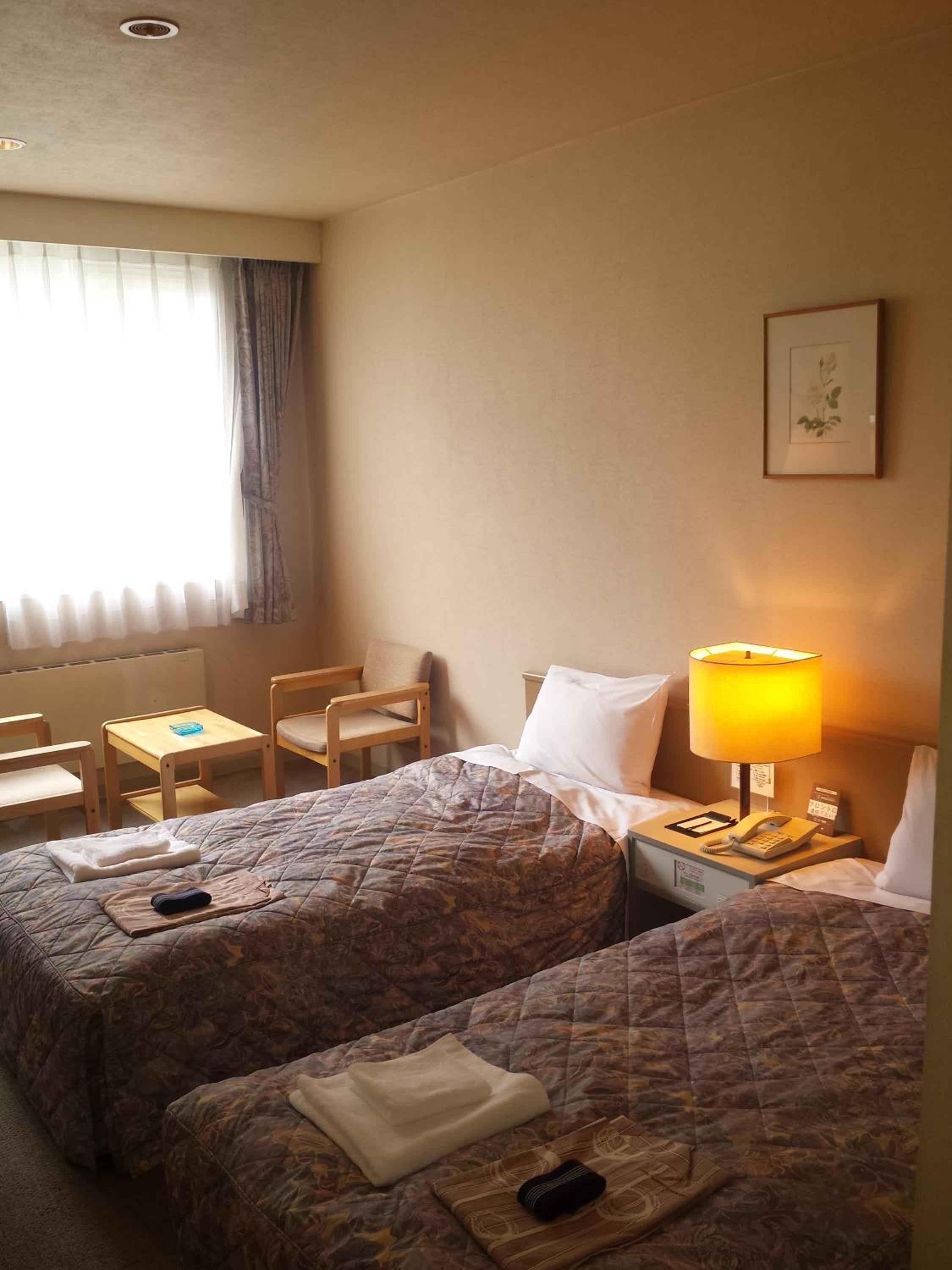 Twin Room - Smoking - Photo 4
