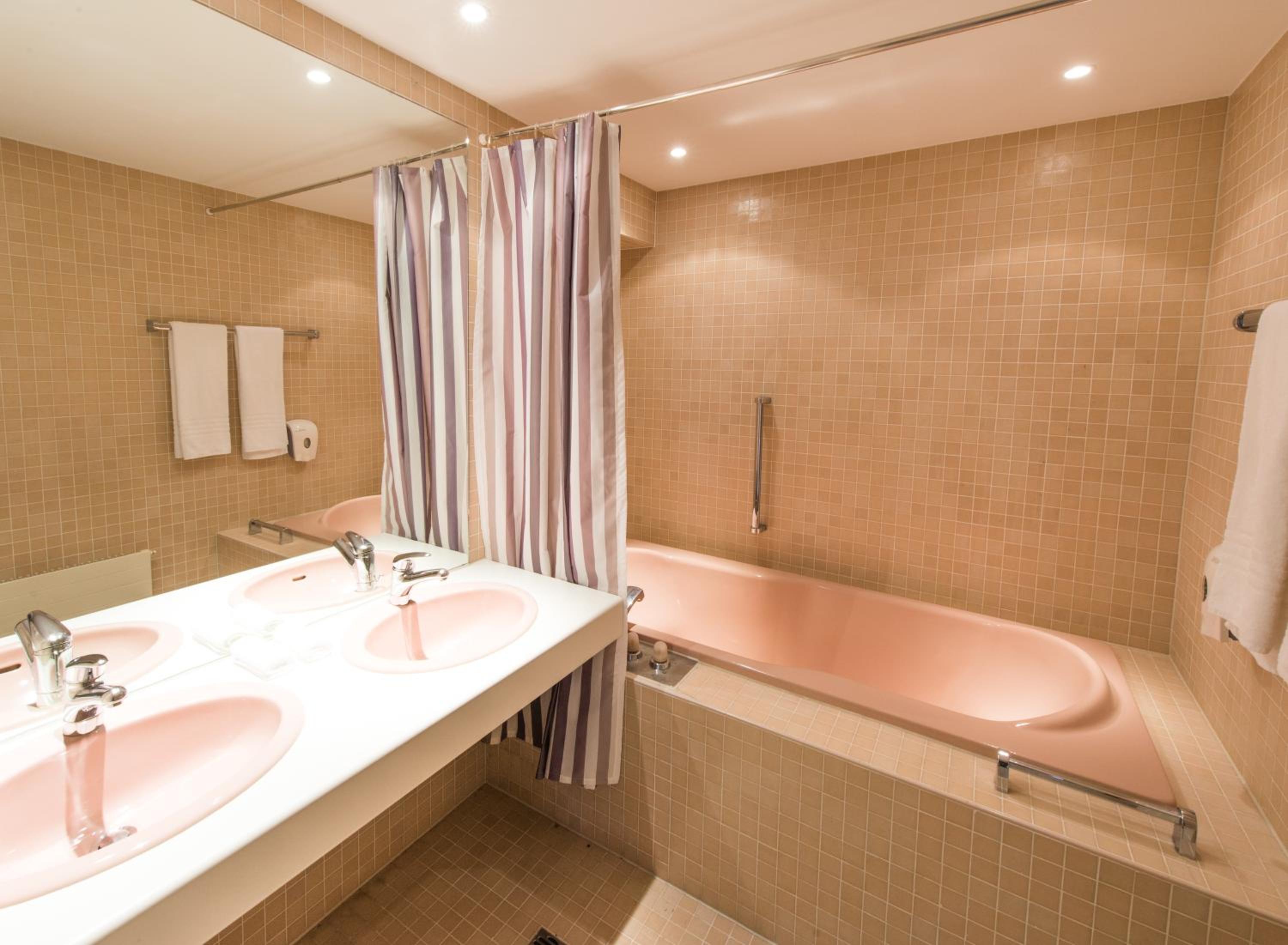 Deluxe Junior Suite photo 2