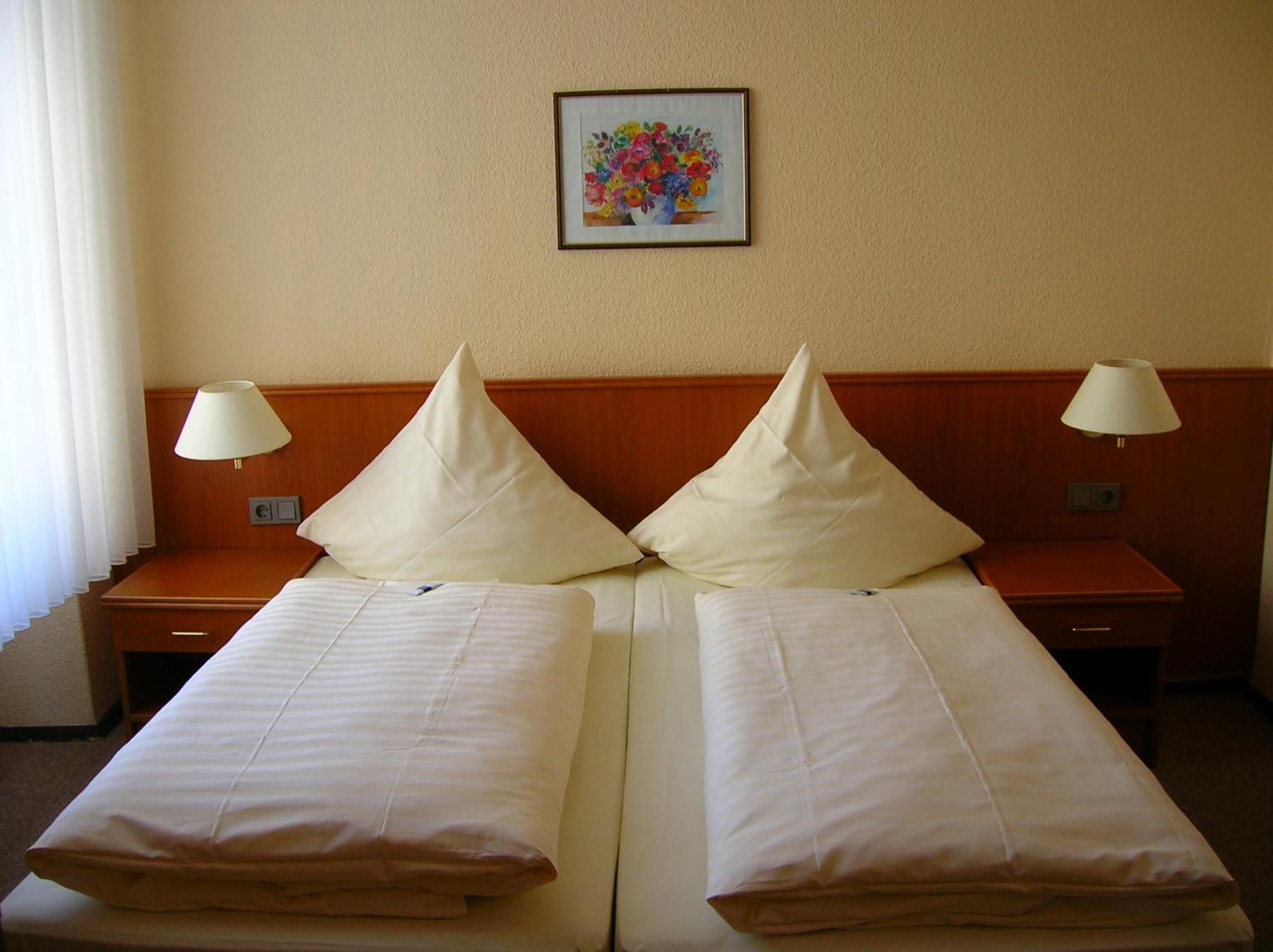 Twin Room - Photo 5