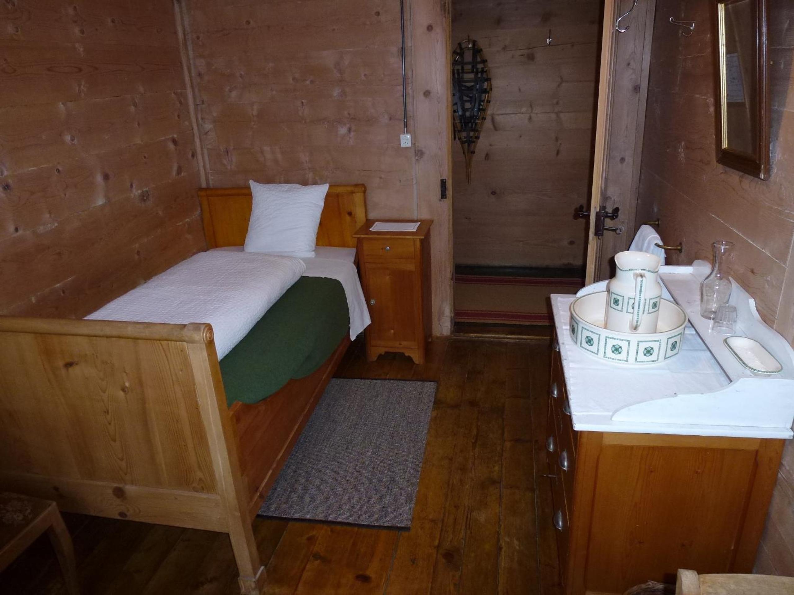 Single Room with Shared Bathroom