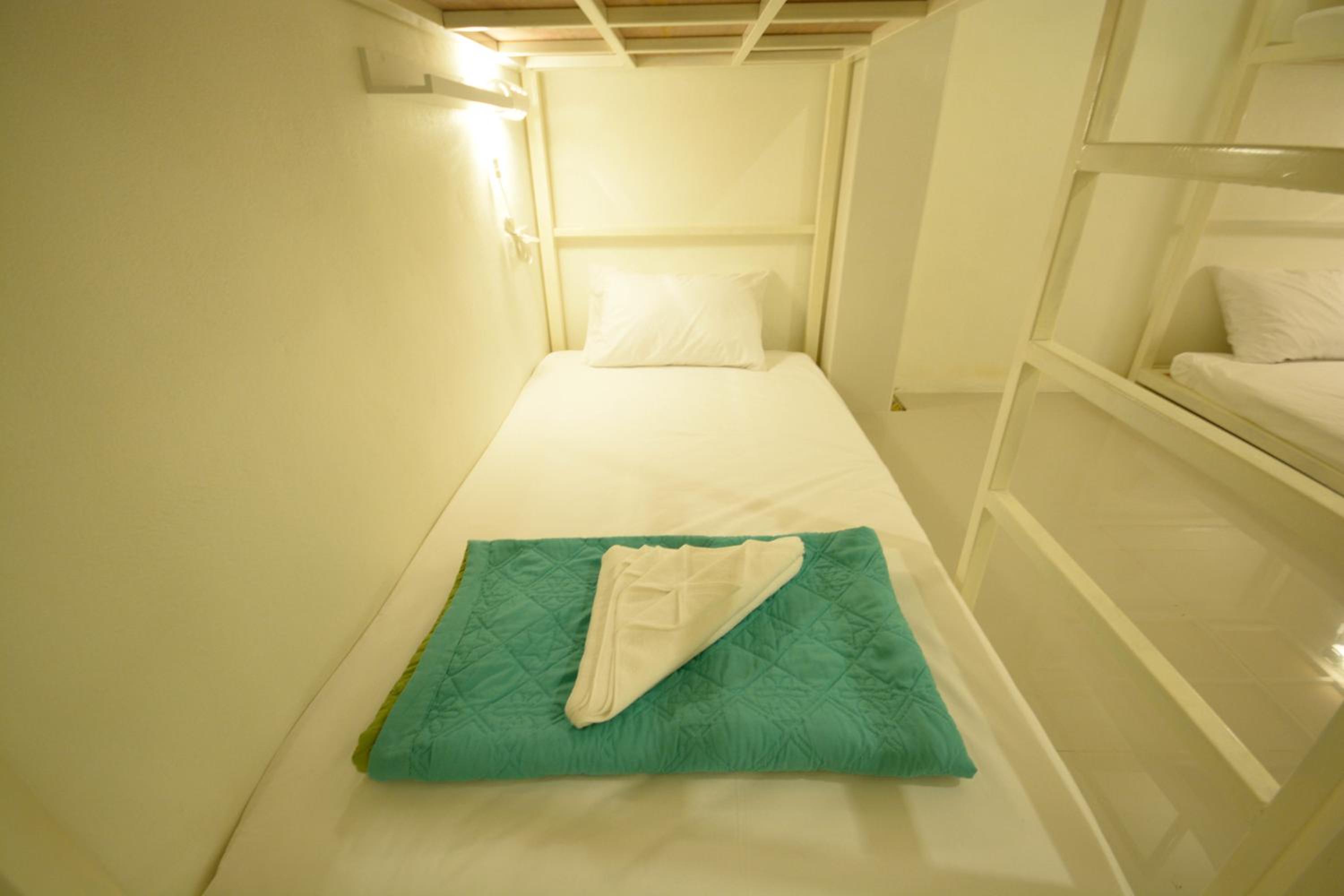 6-Bed Mixed Dormitory Room photo 3