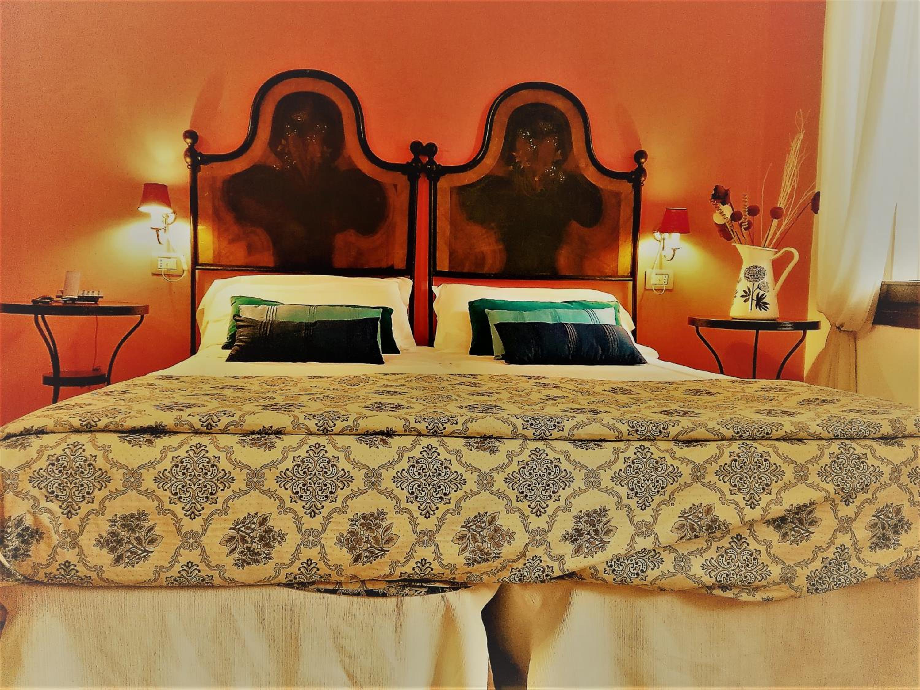 Classic Double or Twin Room - Photo 13
