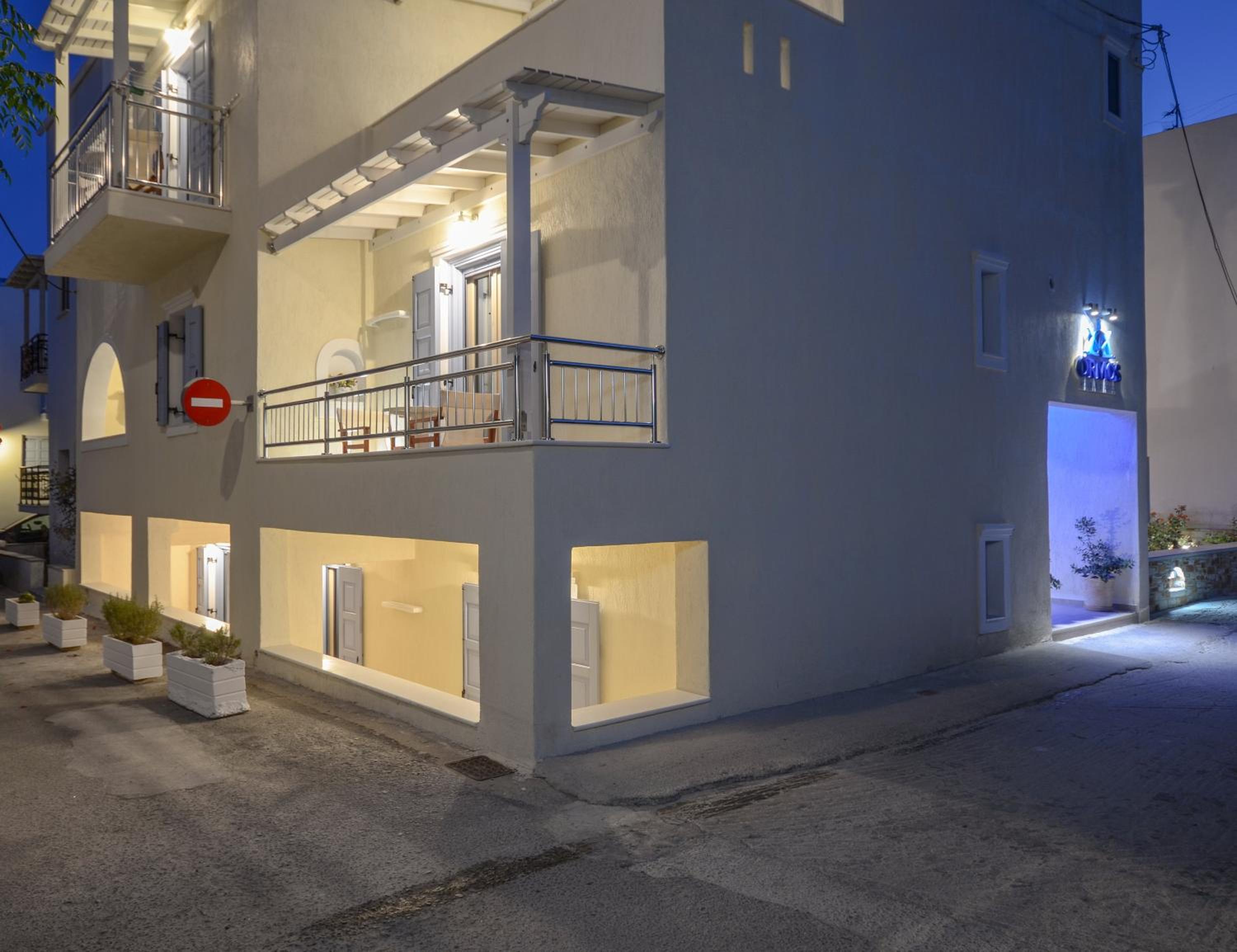 Semi-Basement One-Bedroom Apartment with Balcony photo 3