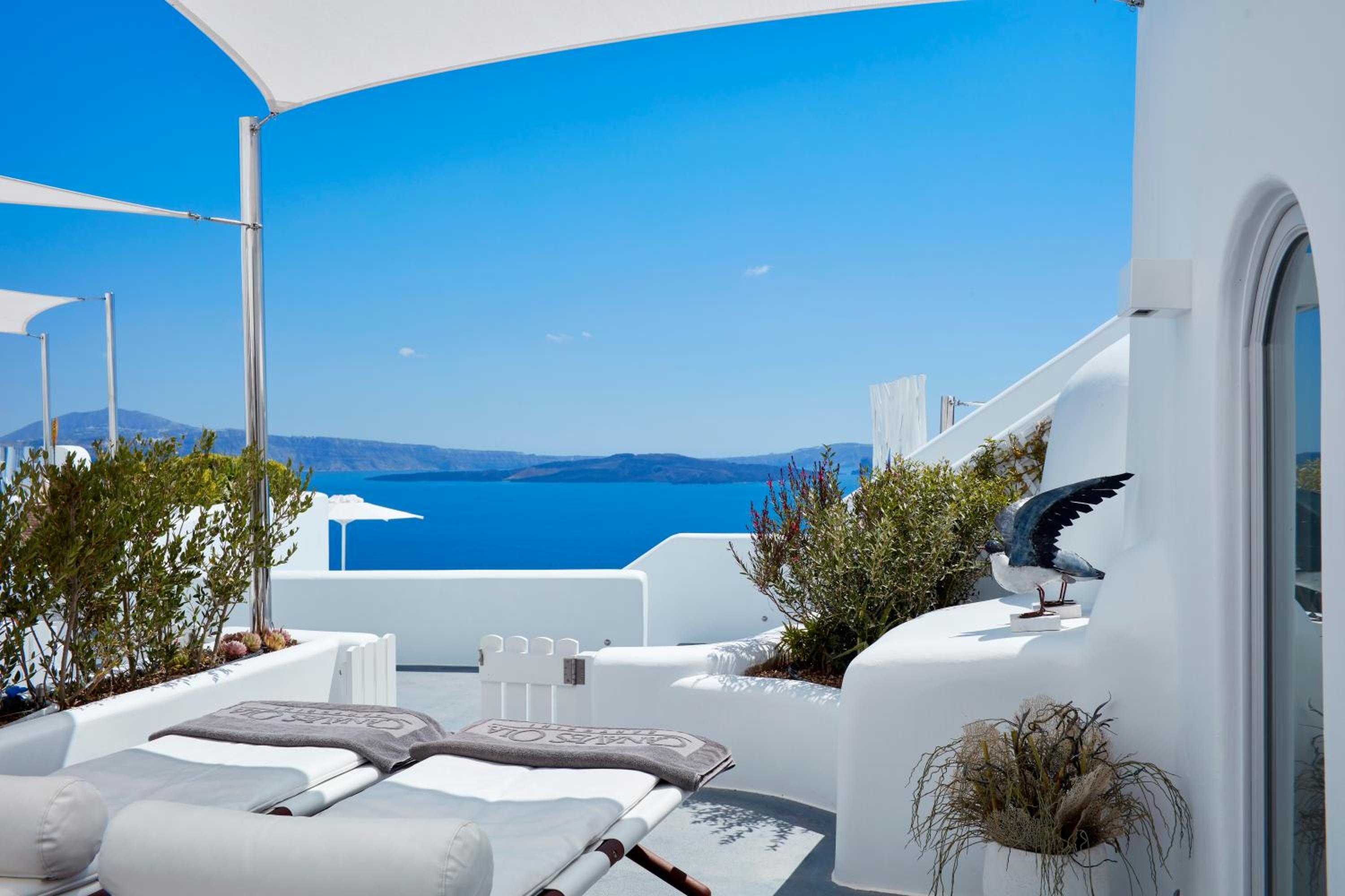 Honeymoon Suite with Outdoor Hot Tub - Photo 6