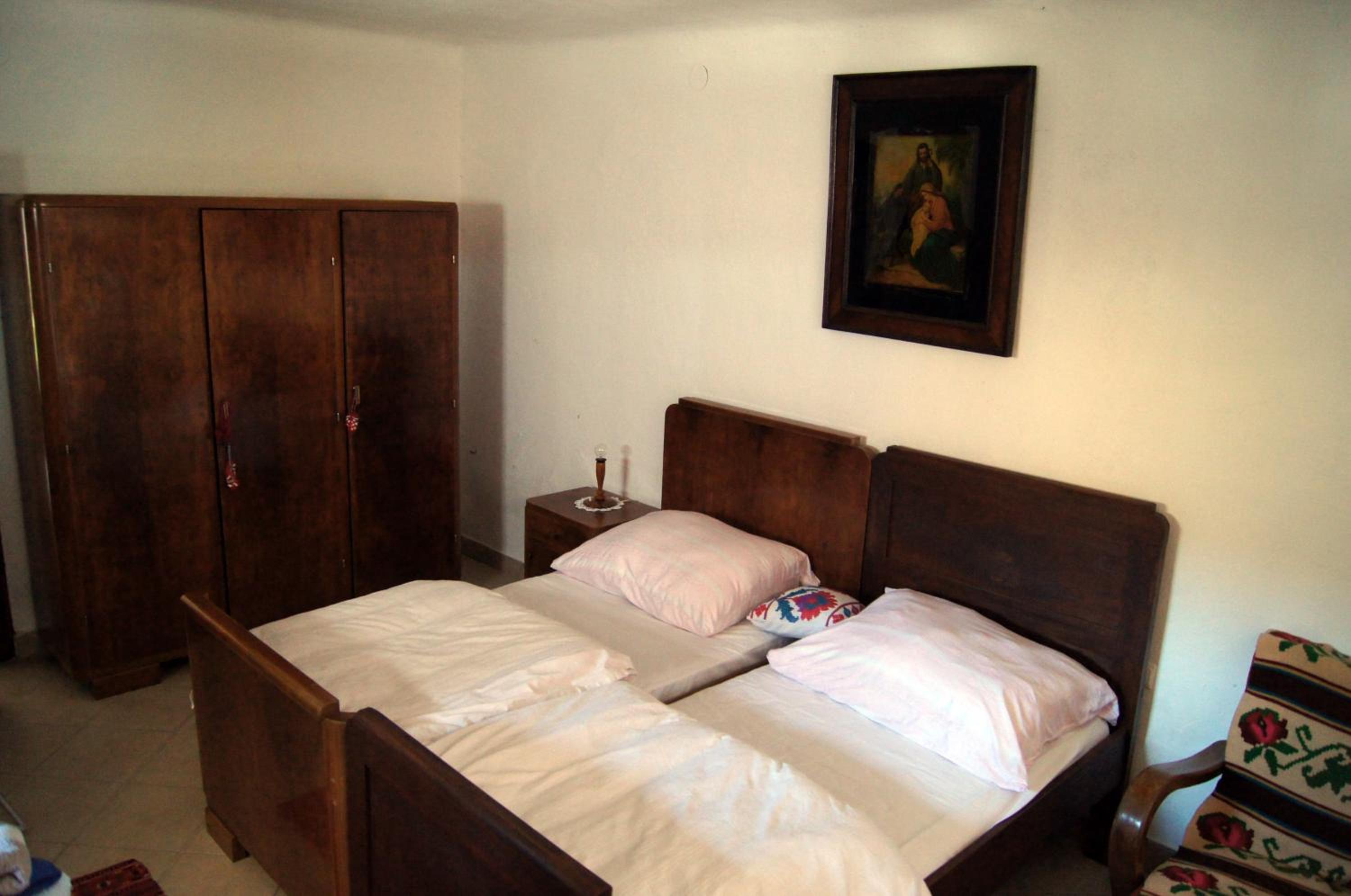 Twin Room with Private Bathroom photo 2