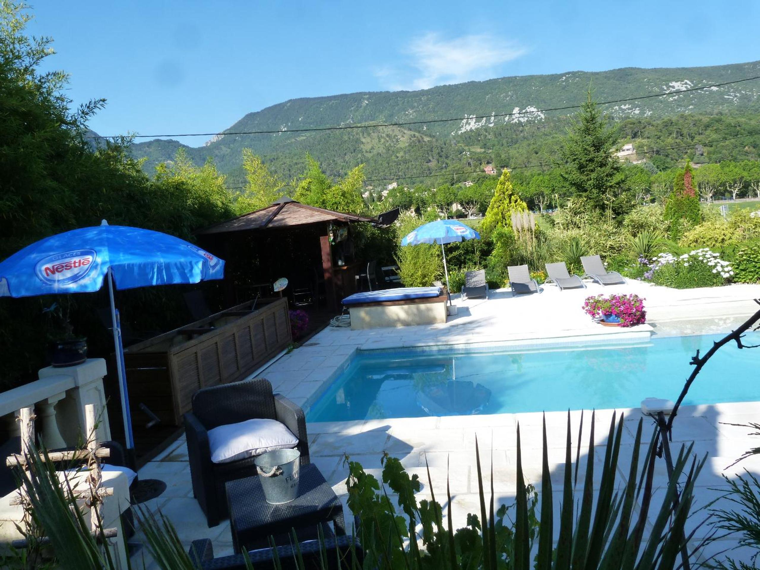 Deluxe Double Room with Pool View - Photo 26