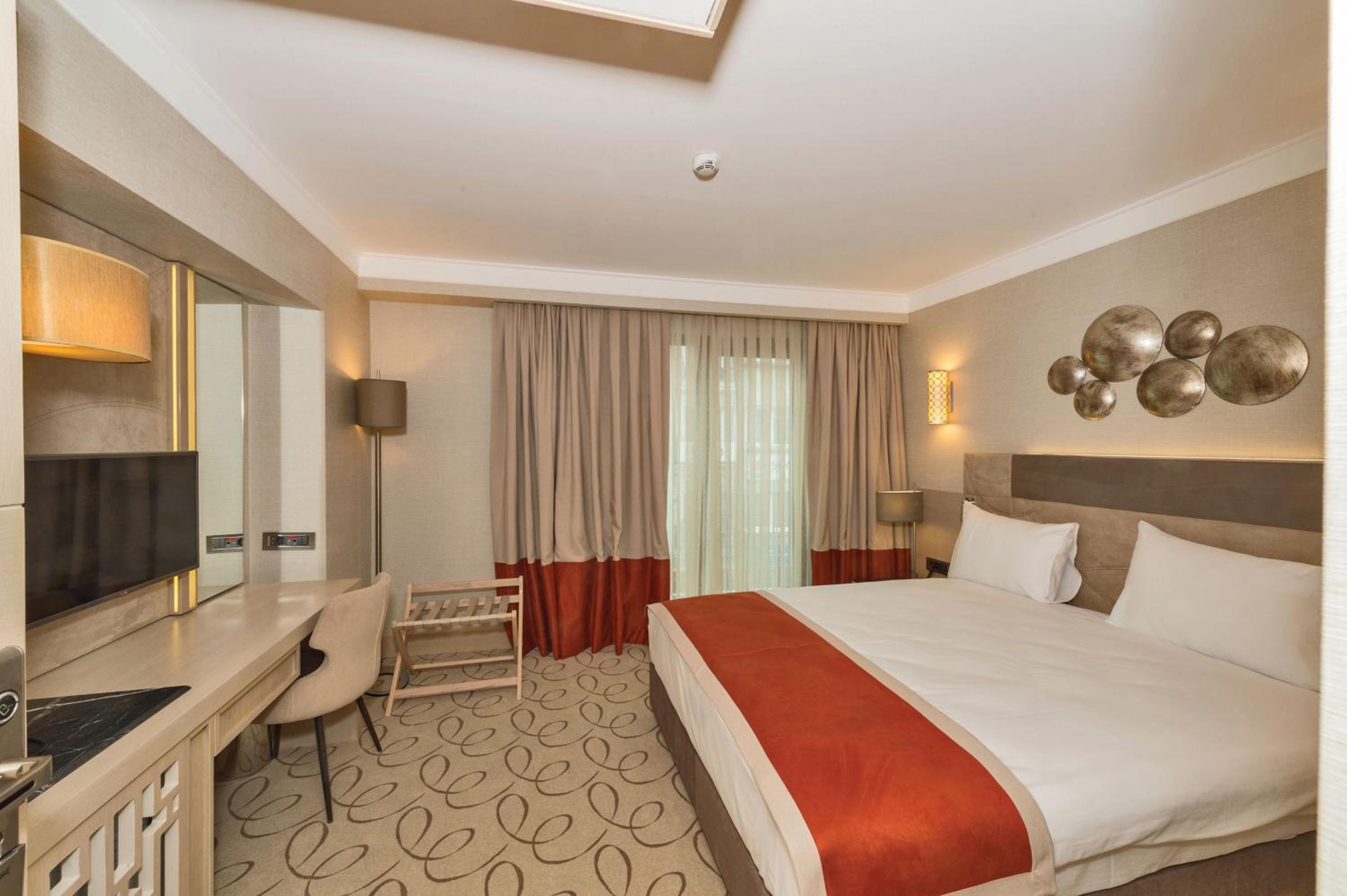 Standard Double or Twin Room photo 1