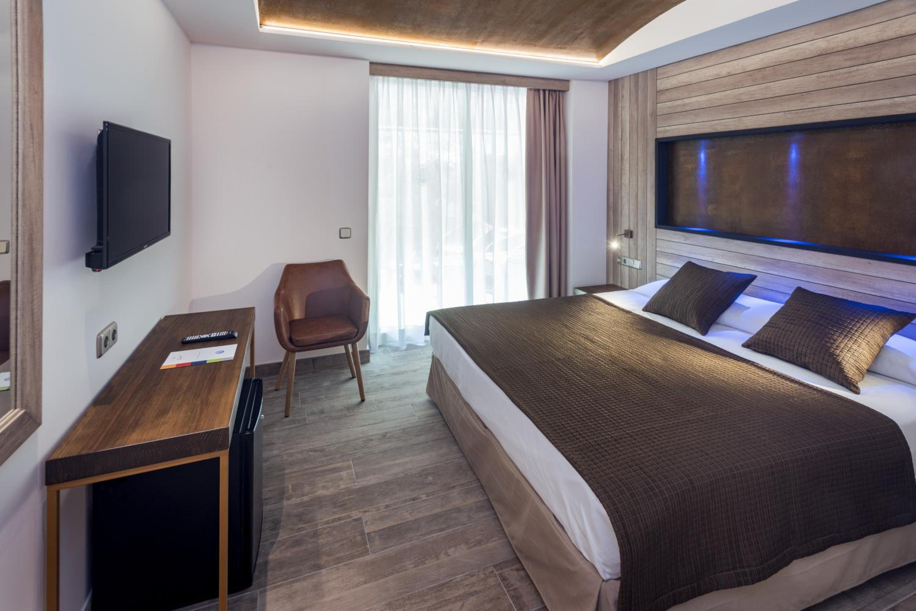 Superior Double or Twin Room photo 2
