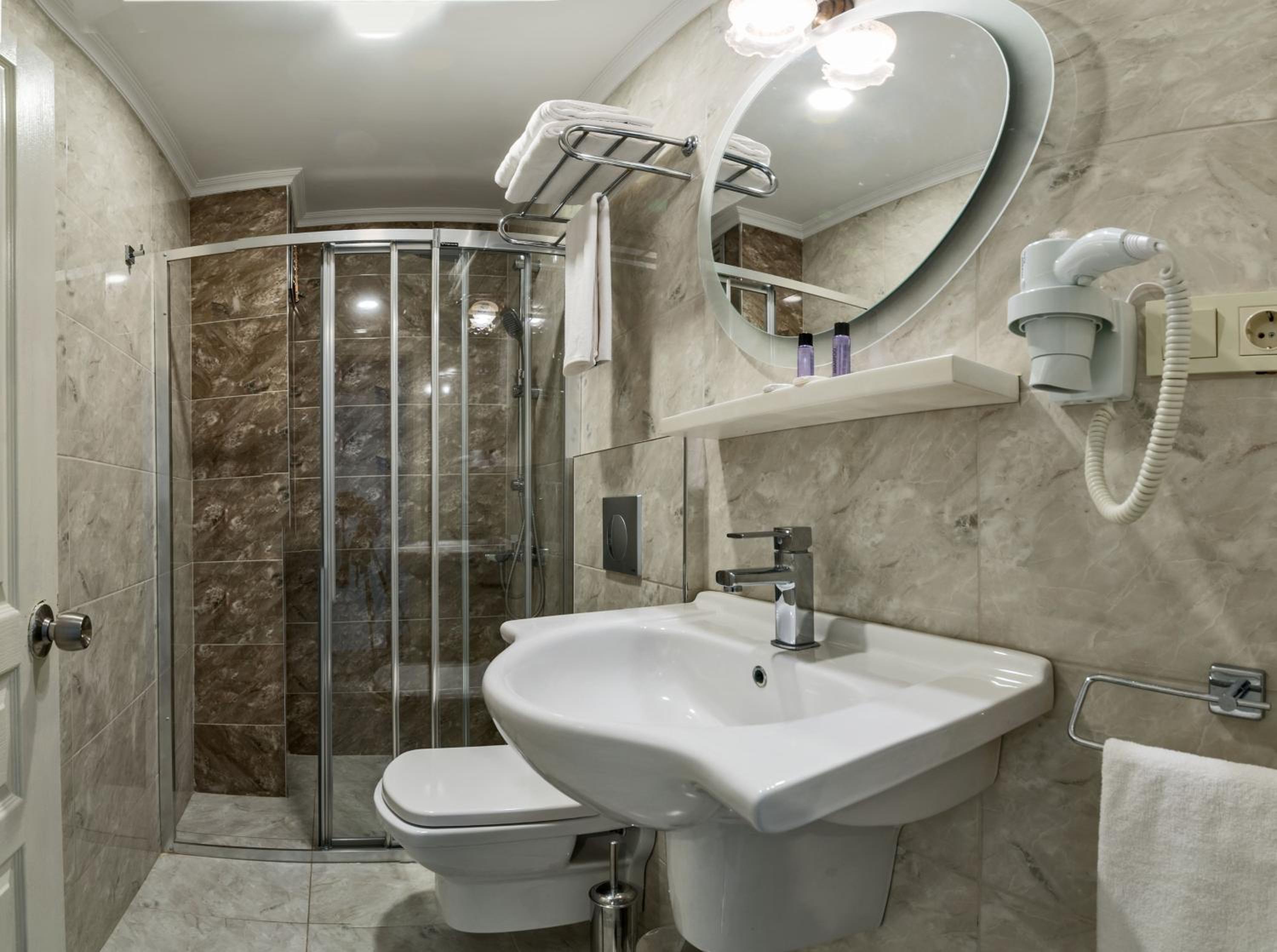 Budget Double or Twin Room photo 2