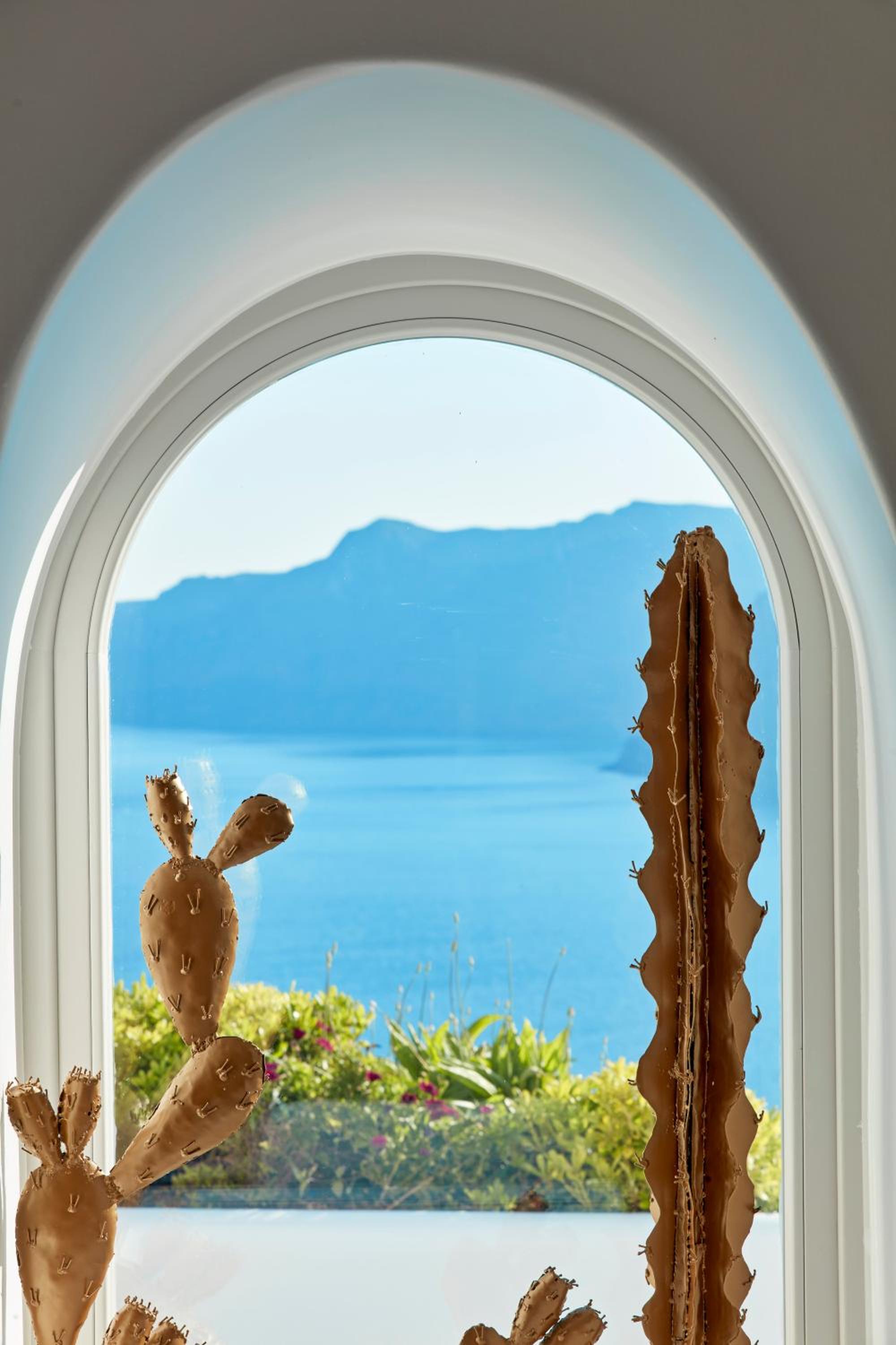 Deluxe Suite with Caldera View - Photo 9
