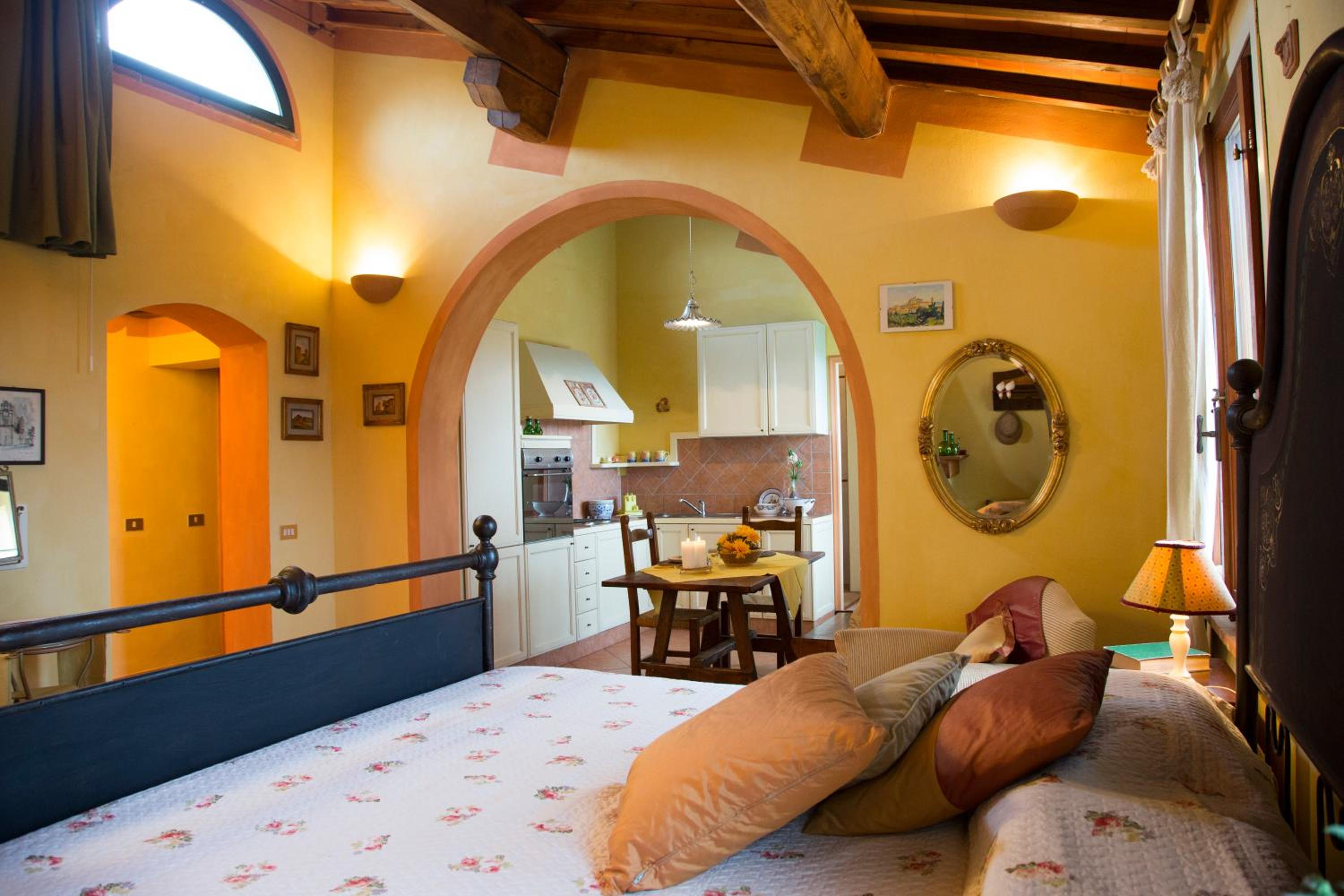 One-Bedroom Apartment - Photo 3
