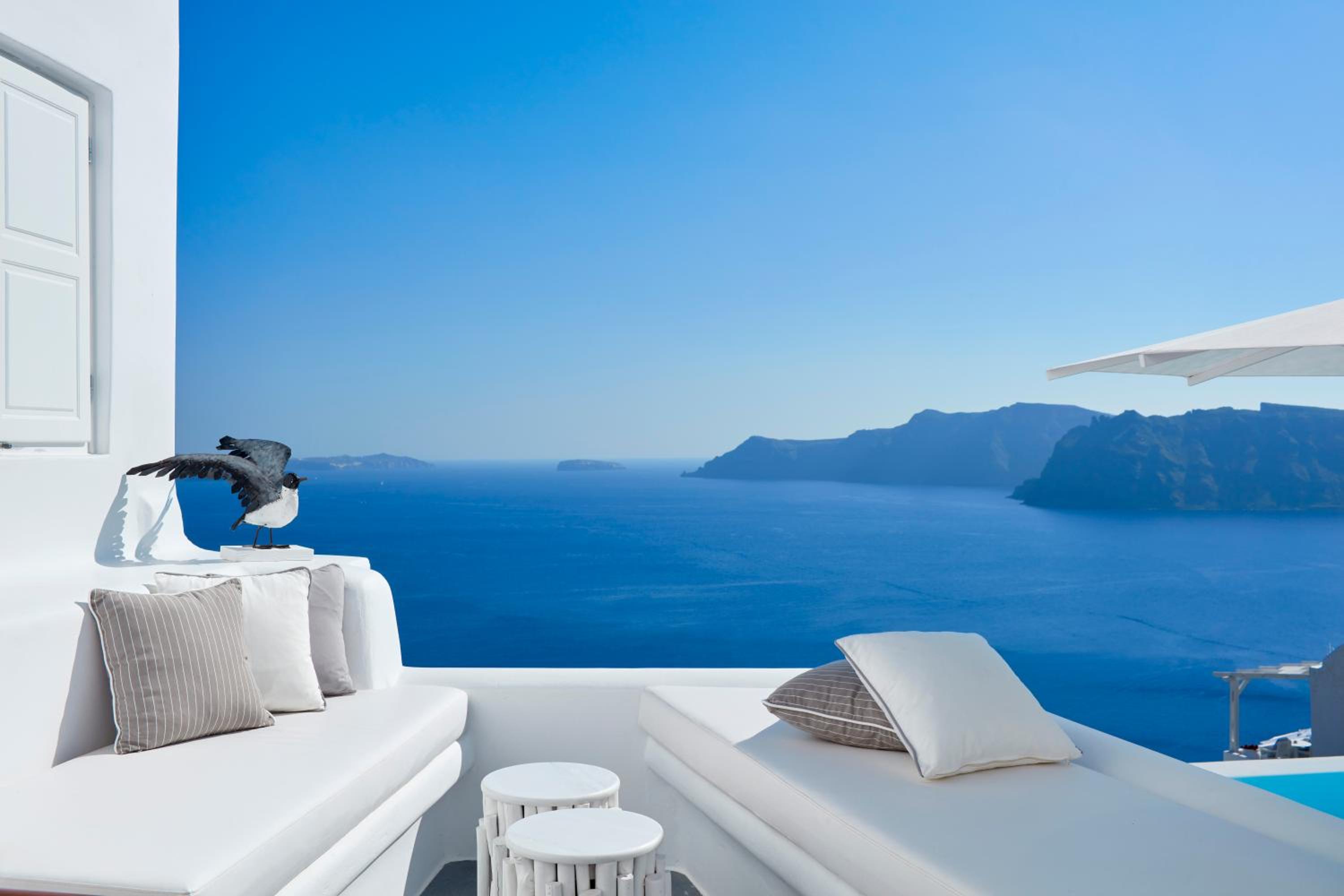 Deluxe Suite with Caldera View - Photo 7